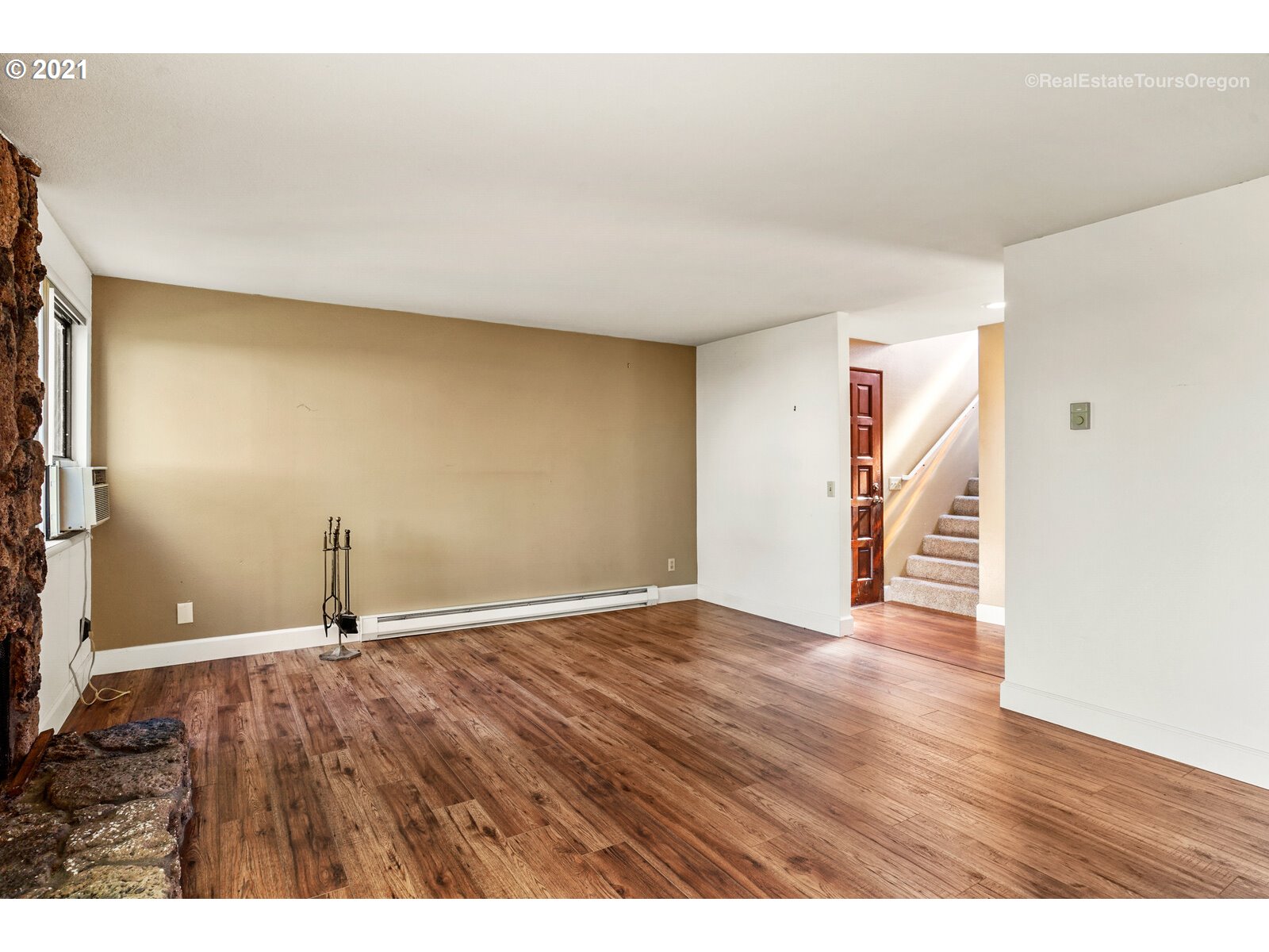 Photo #5: 21635819 Listing 