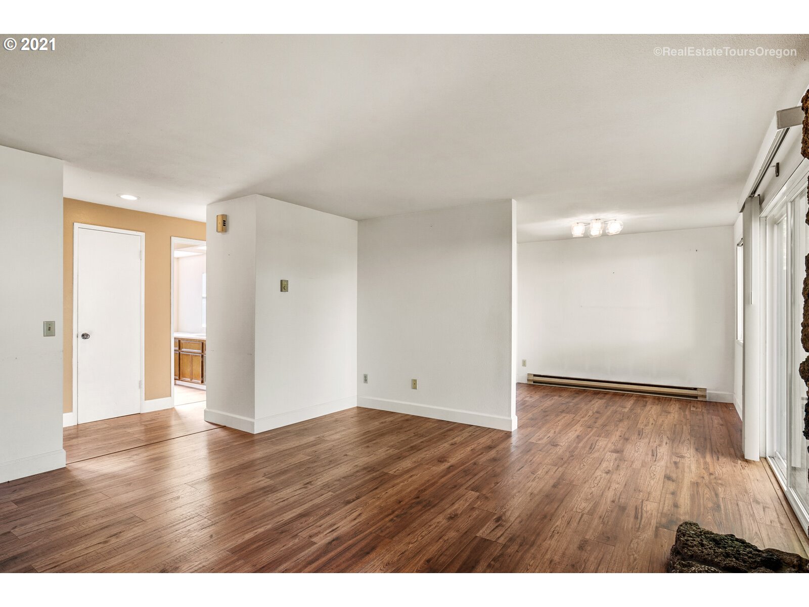 Photo #6: 21635819 Listing 