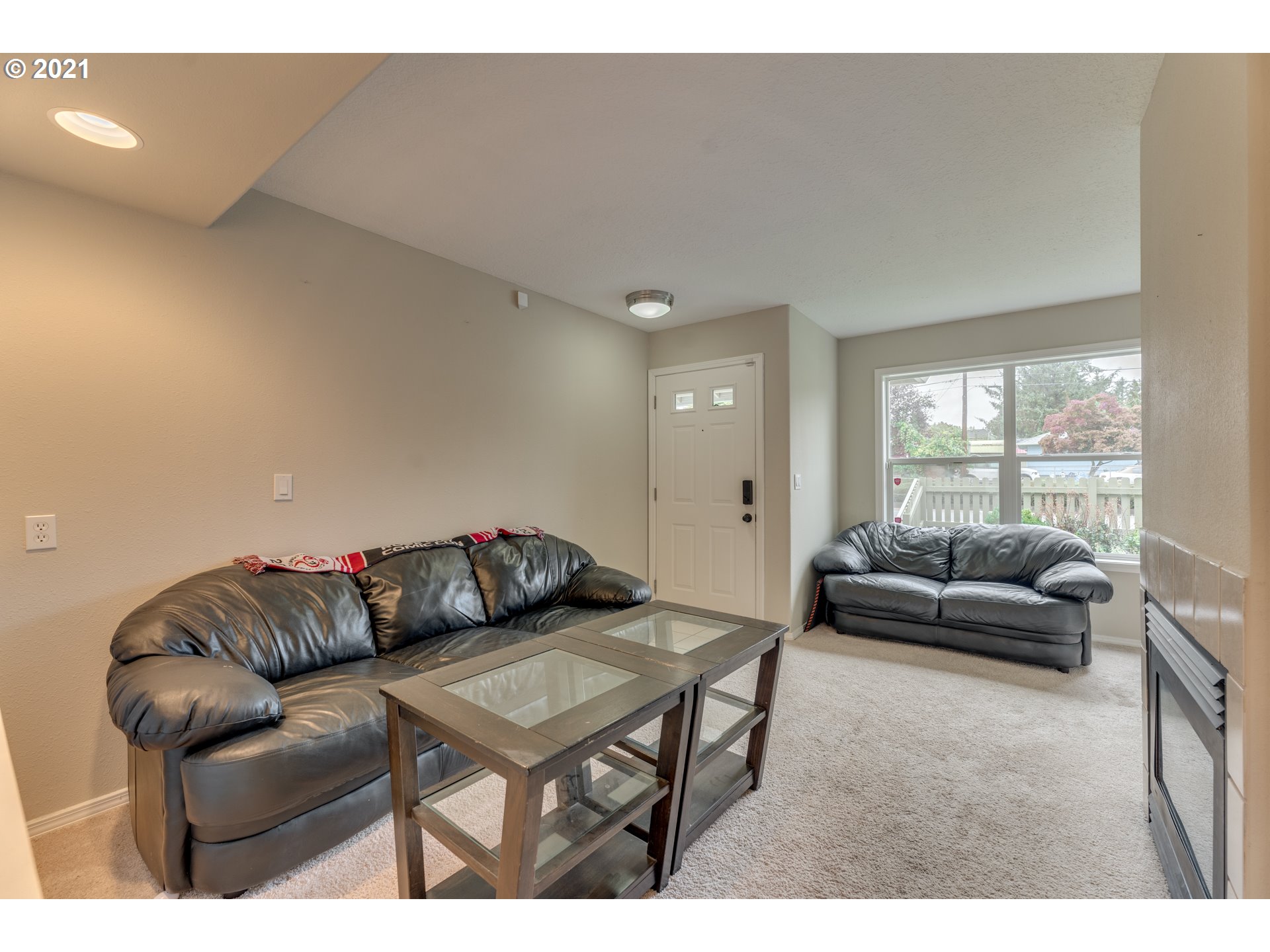 Photo #3: 21639083 Listing 