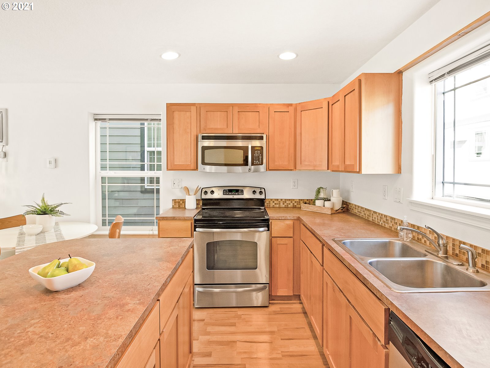 Photo #5: 21641244 Listing 
