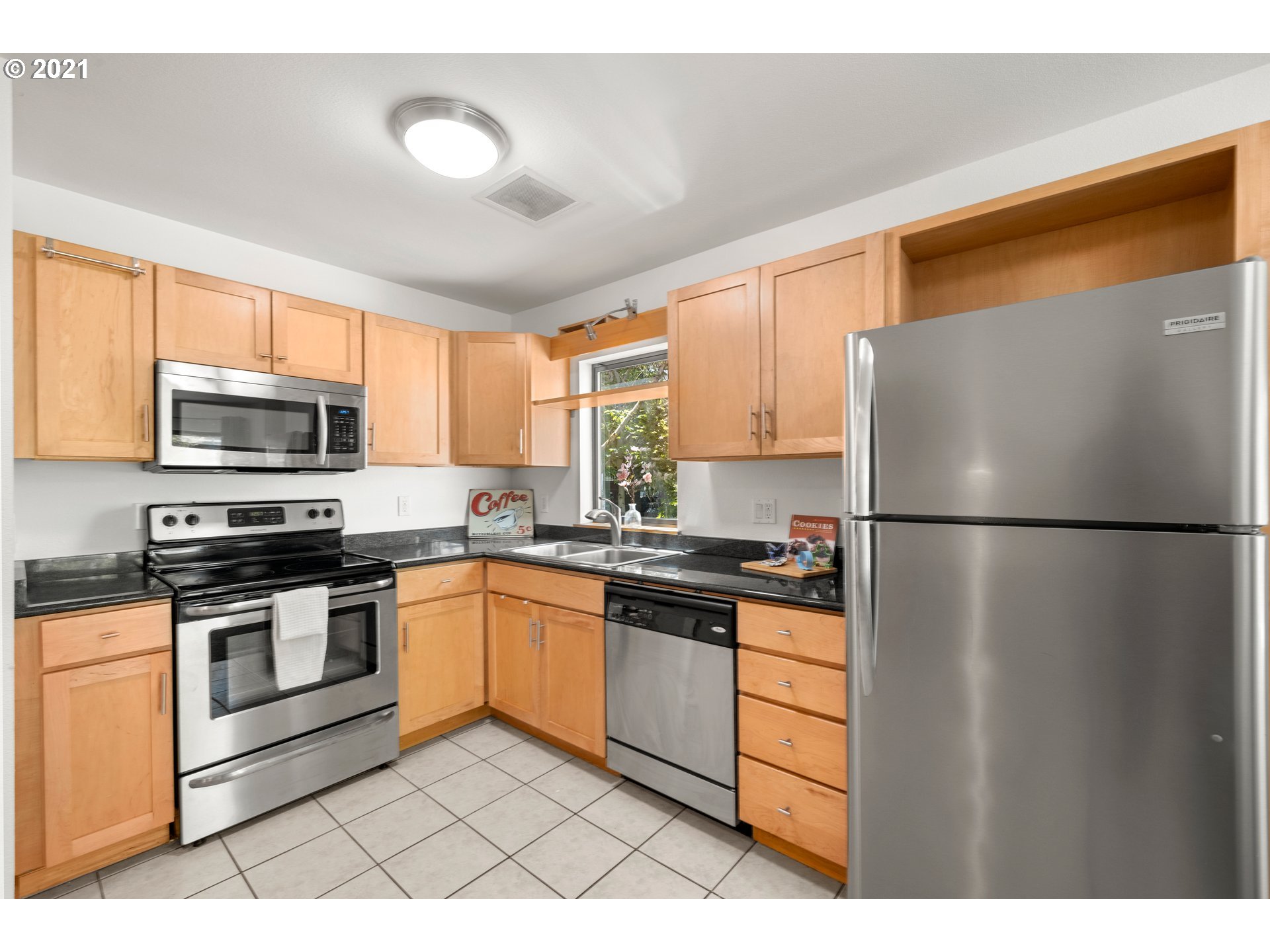 Photo #3: 21641399 Listing 