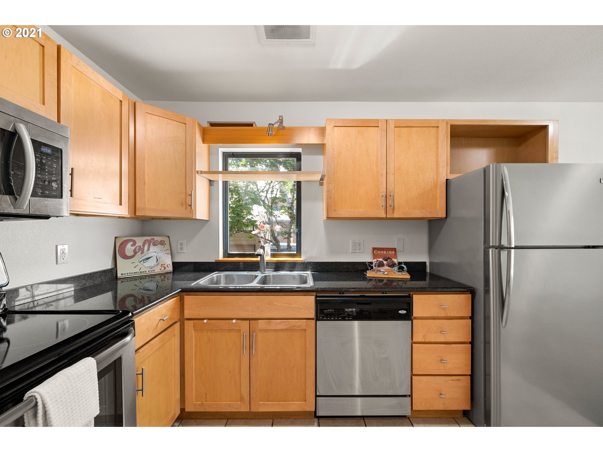 Photo #4: 21641399 Listing 