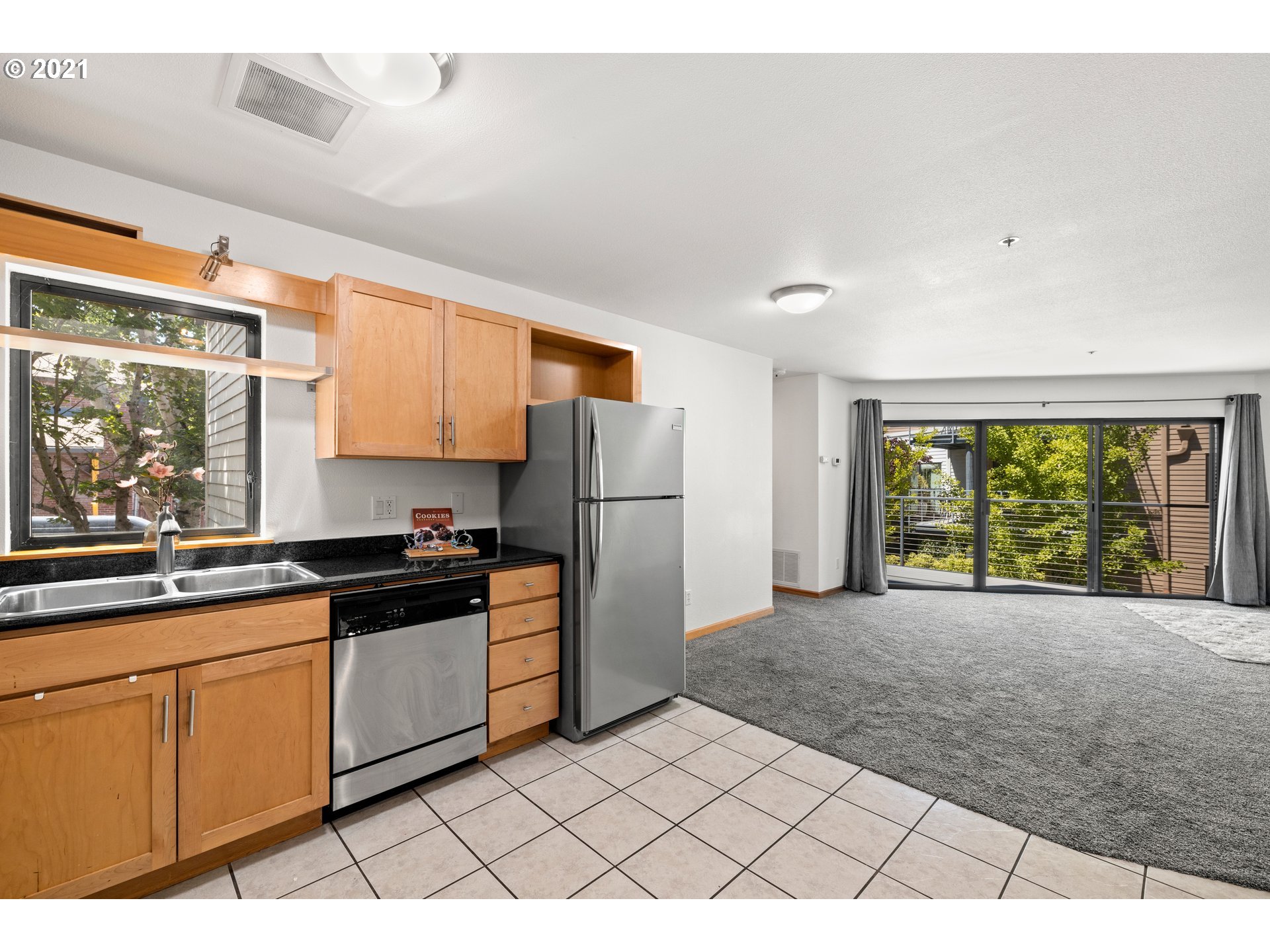 Photo #5: 21641399 Listing 
