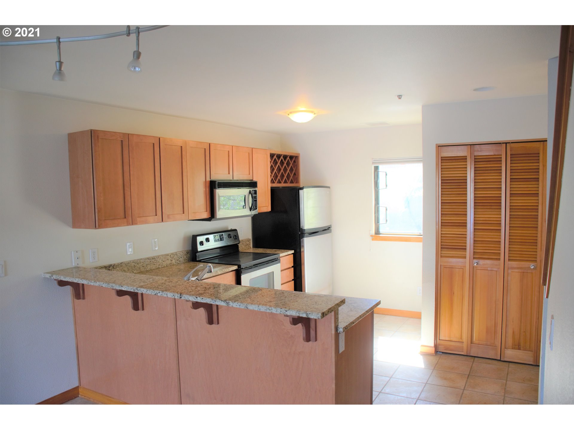 Photo #2: 21642800 Listing 