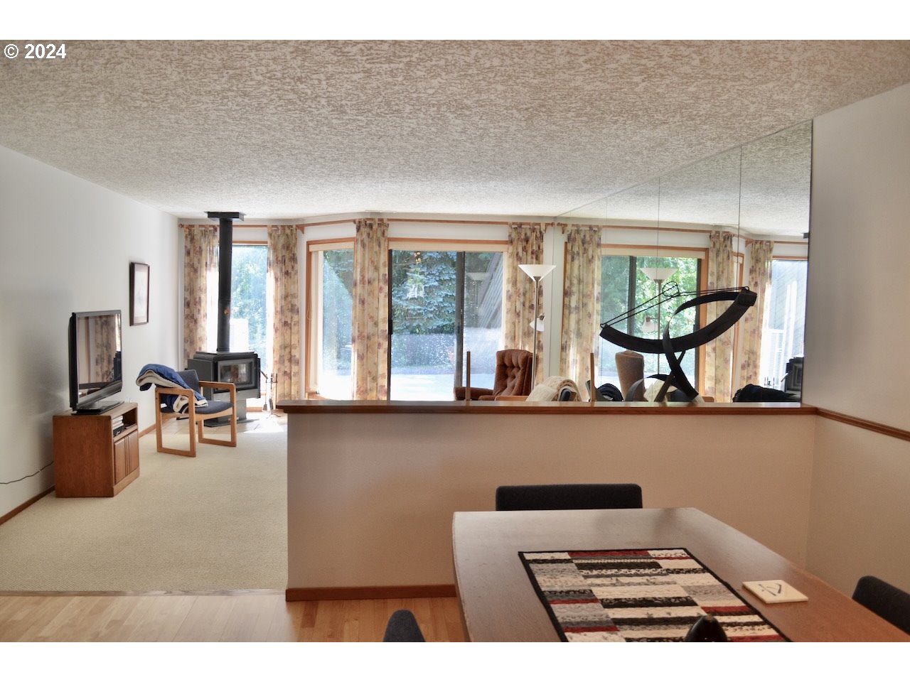 Photo #2: 216447984 Listing 
