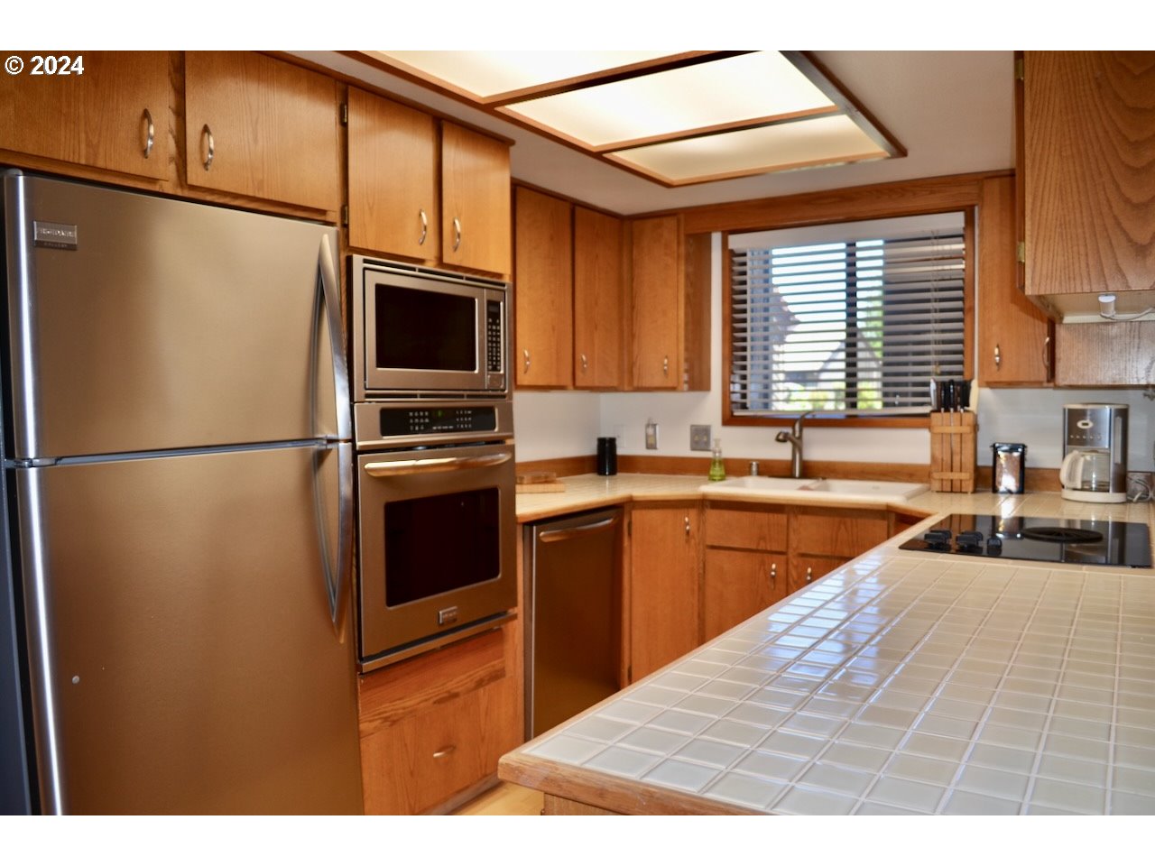 Photo #6: 216447984 Listing 