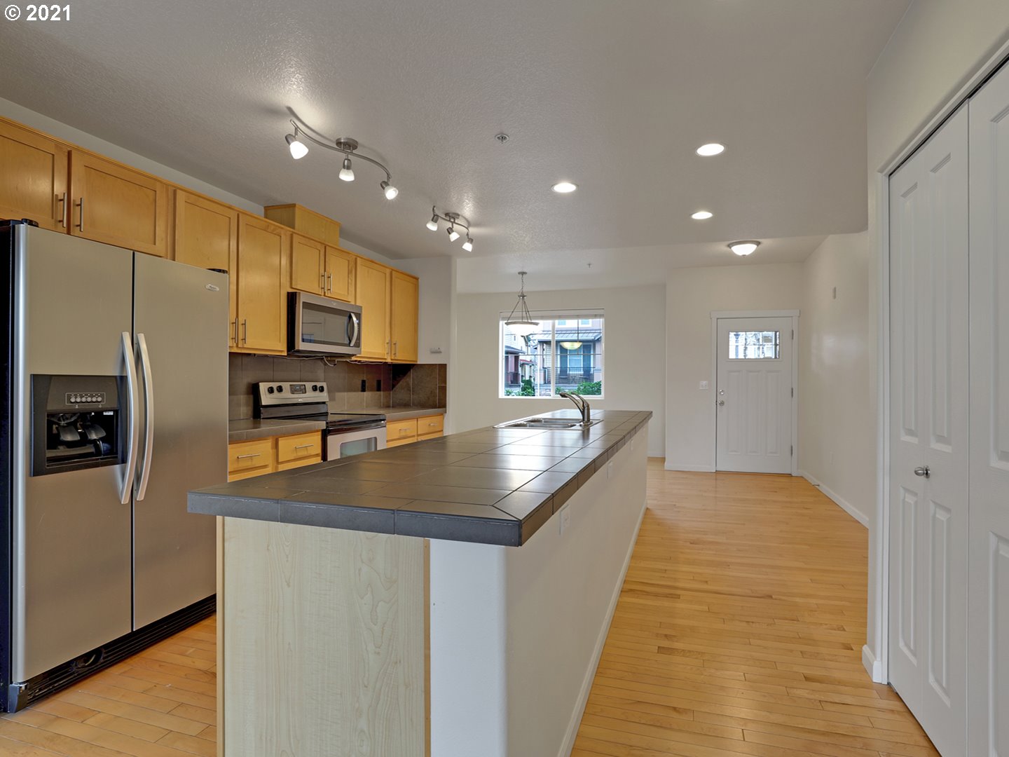 Photo #4: 21645633 Listing 