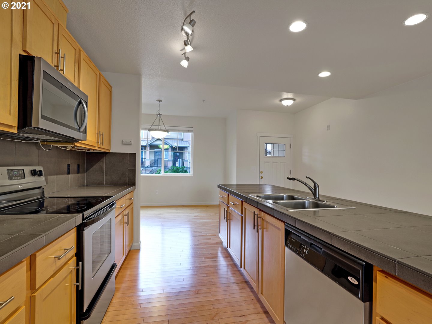 Photo #5: 21645633 Listing 