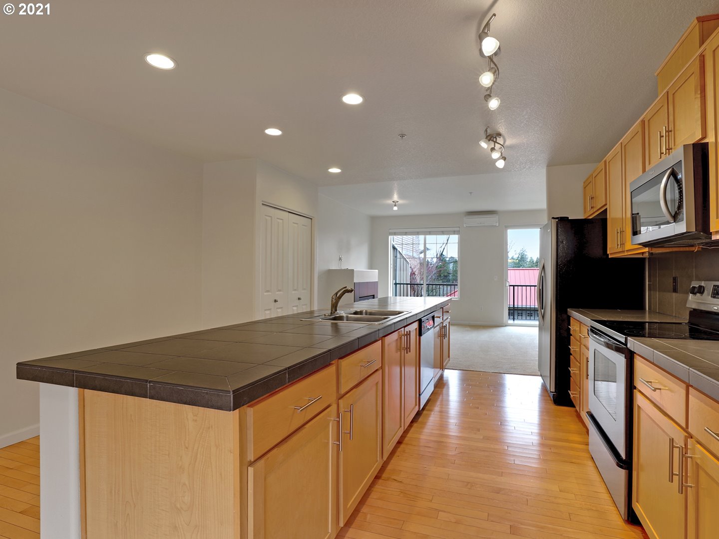 Photo #6: 21645633 Listing 