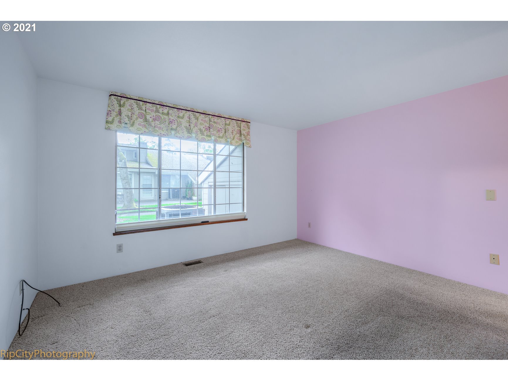 Photo #3: 21646912 Listing 