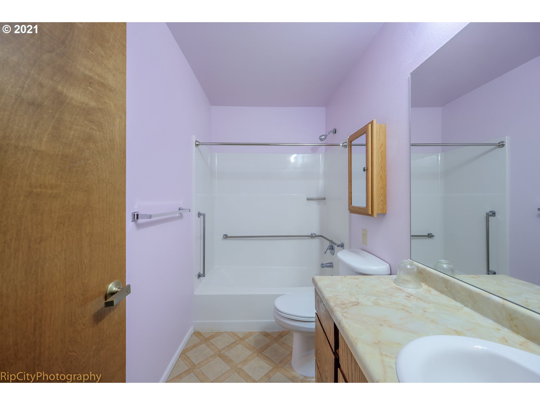 Photo #5: 21646912 Listing 