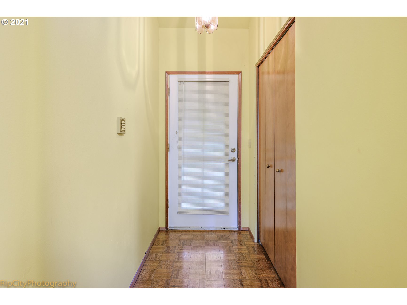 Photo #2: 21646912 Listing 