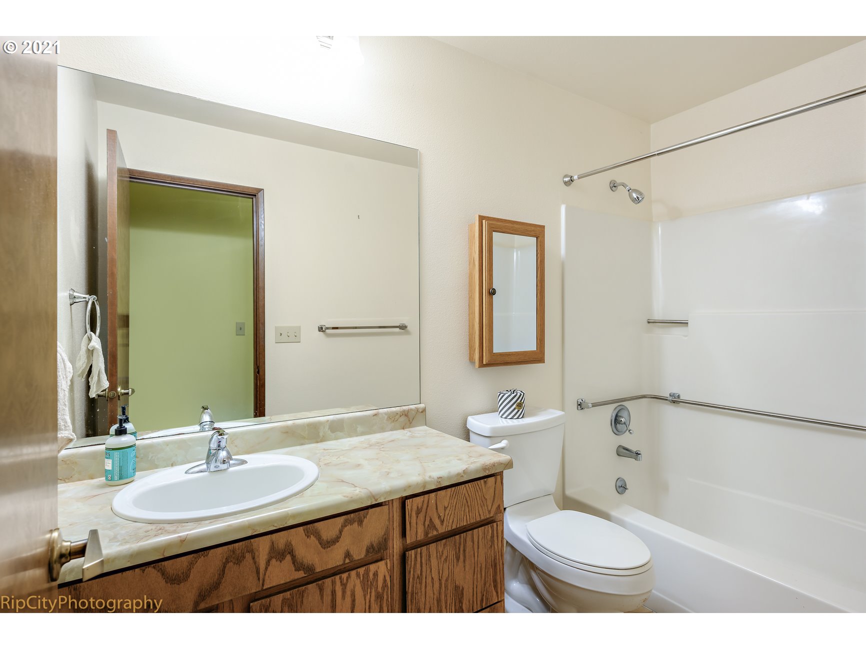 Photo #6: 21646912 Listing 
