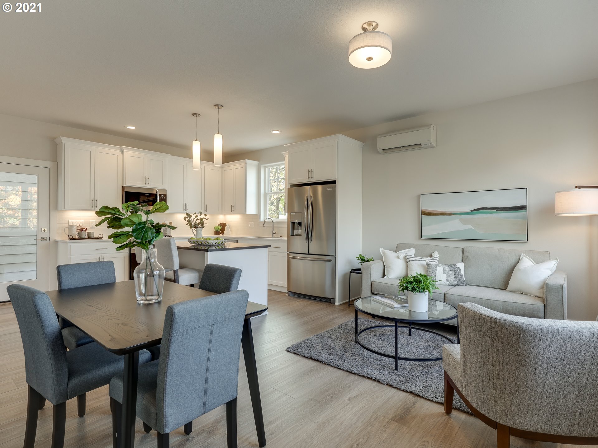 Photo #4: 21647741 Listing 