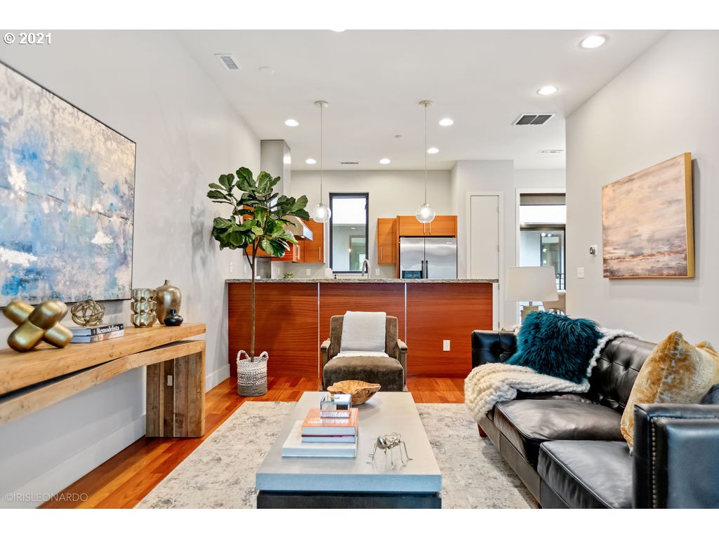 Photo #3: 21653265 Listing 