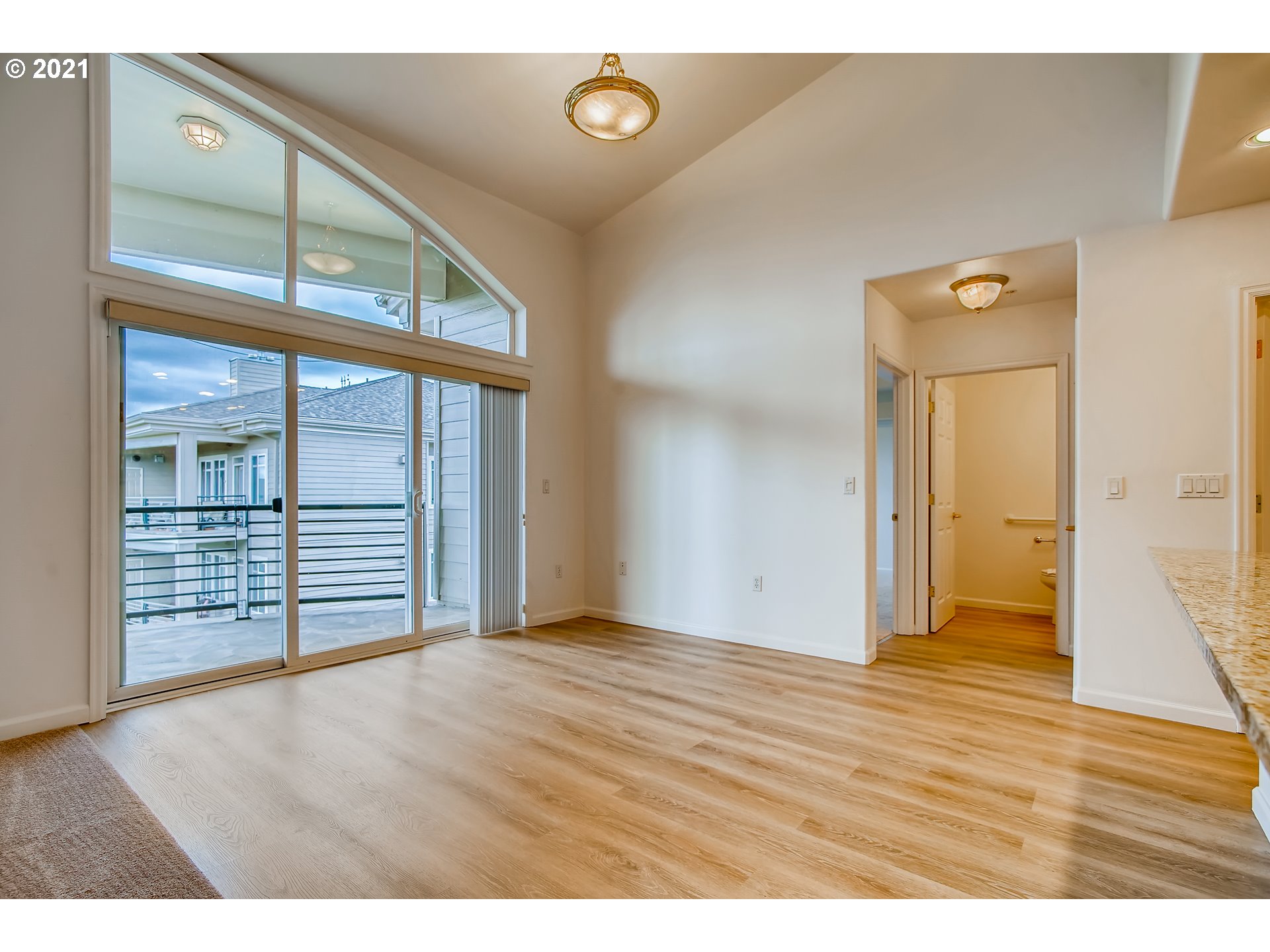 Photo #5: 21653805 Listing 