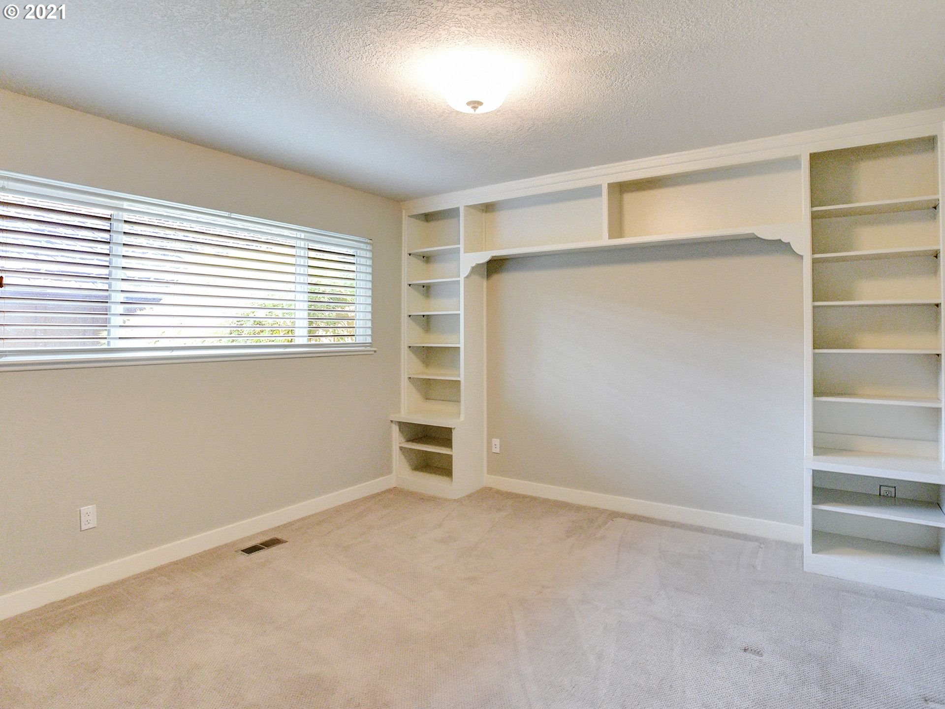 Photo #2: 21654638 Listing 