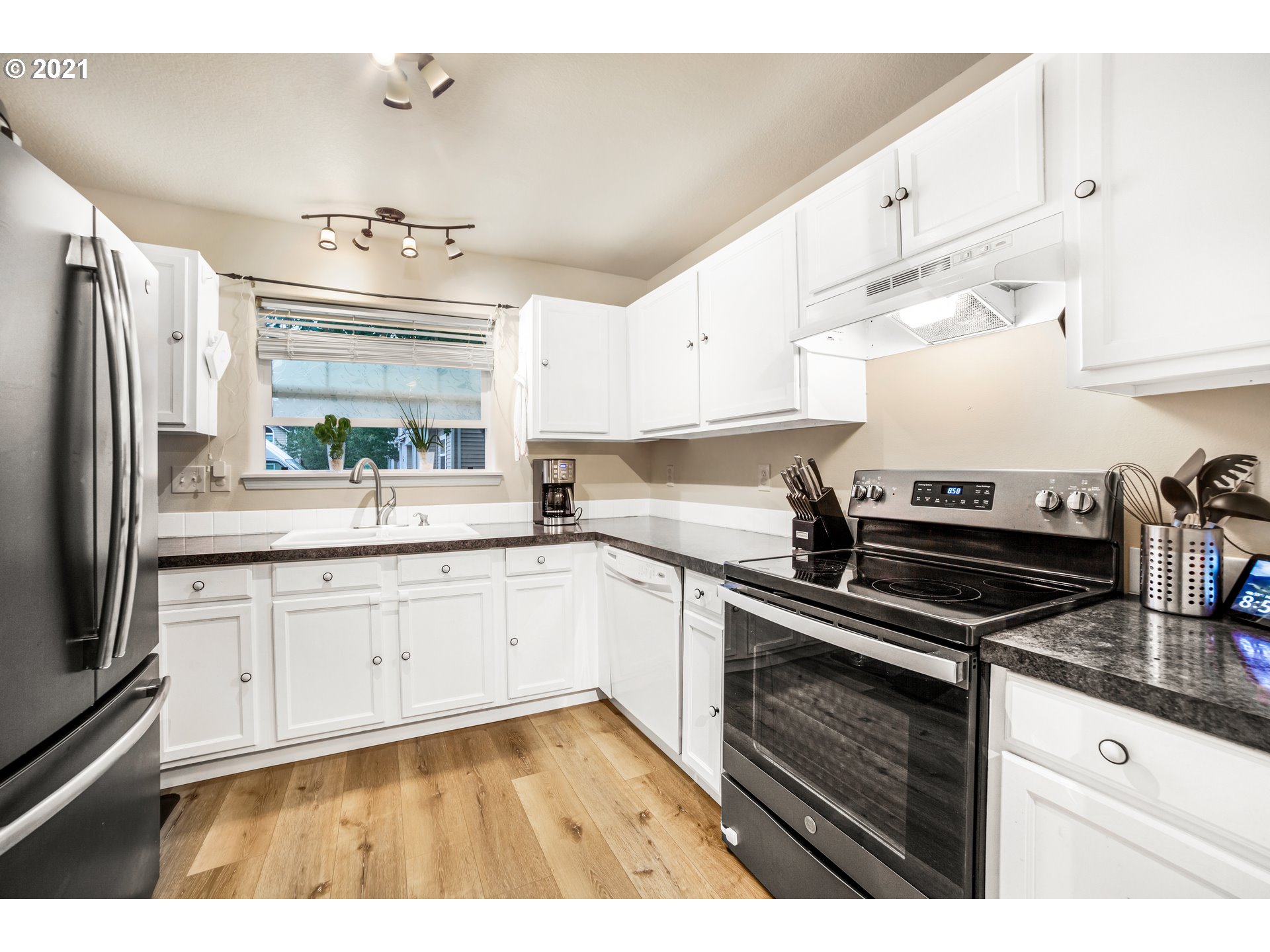 Photo #3: 21658063 Listing 