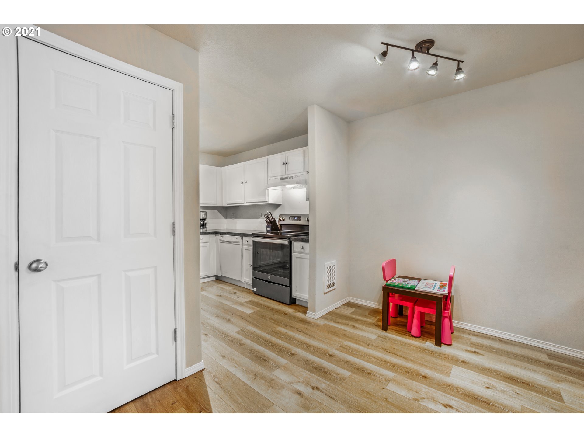 Photo #6: 21658063 Listing 