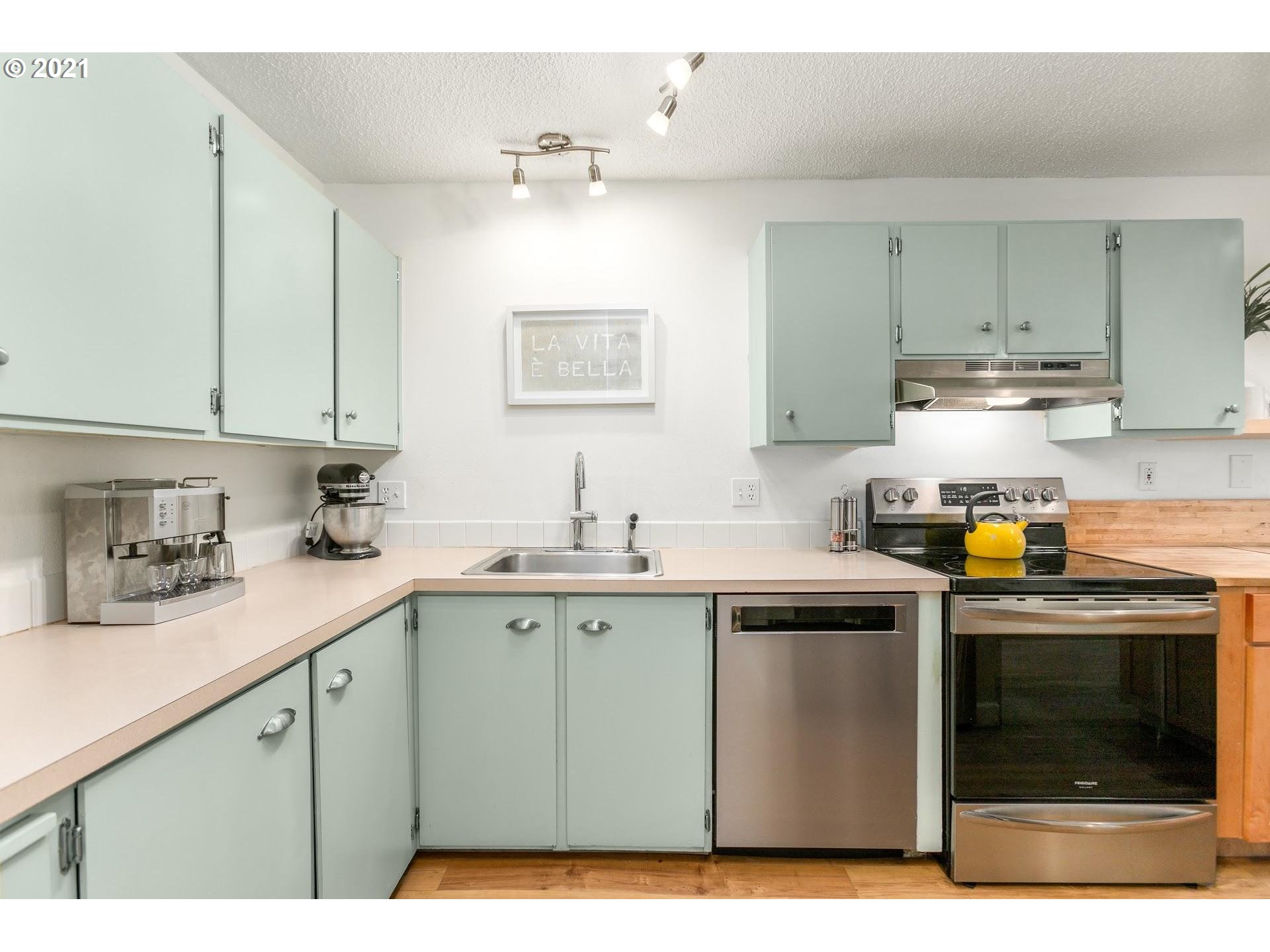 Photo #2: 21661158 Listing 