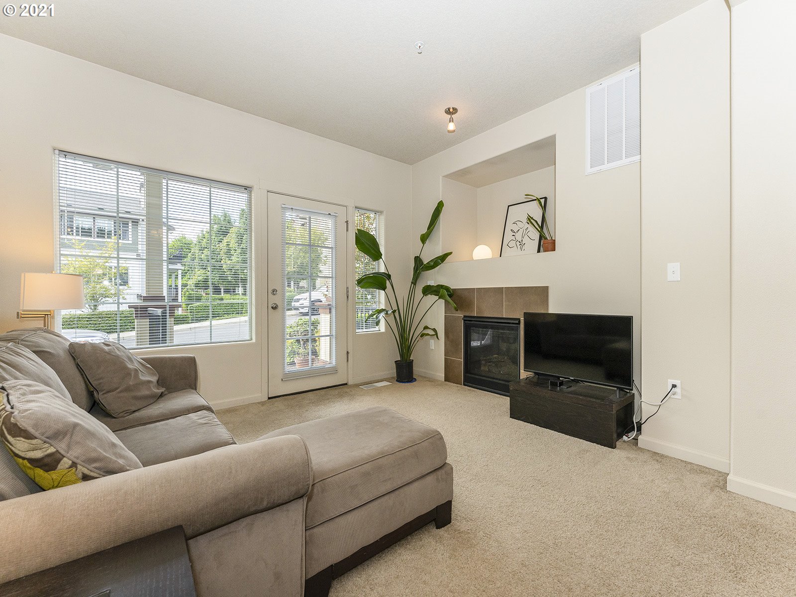 Photo #5: 21663295 Listing 