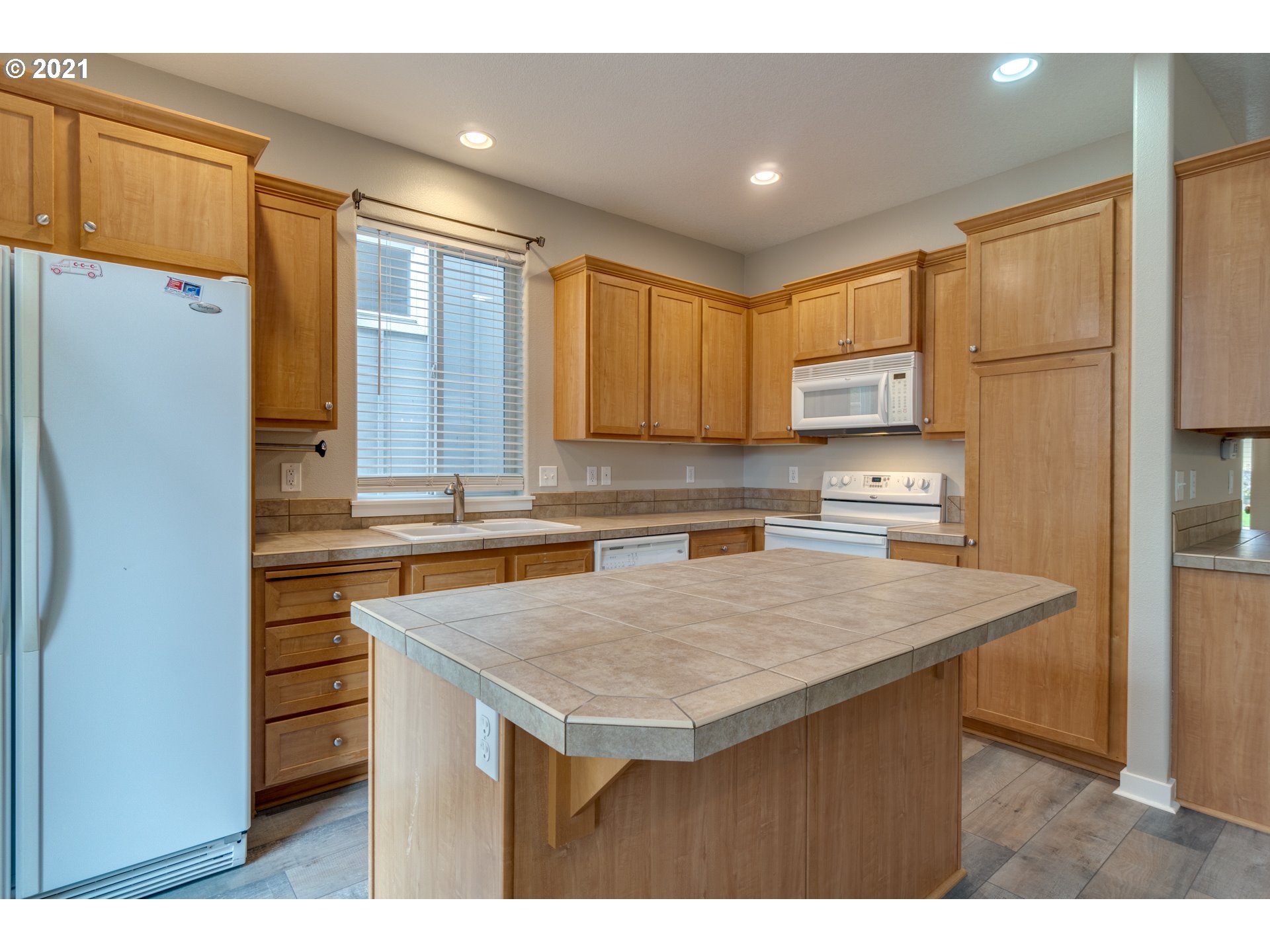 Photo #6: 21671810 Listing 