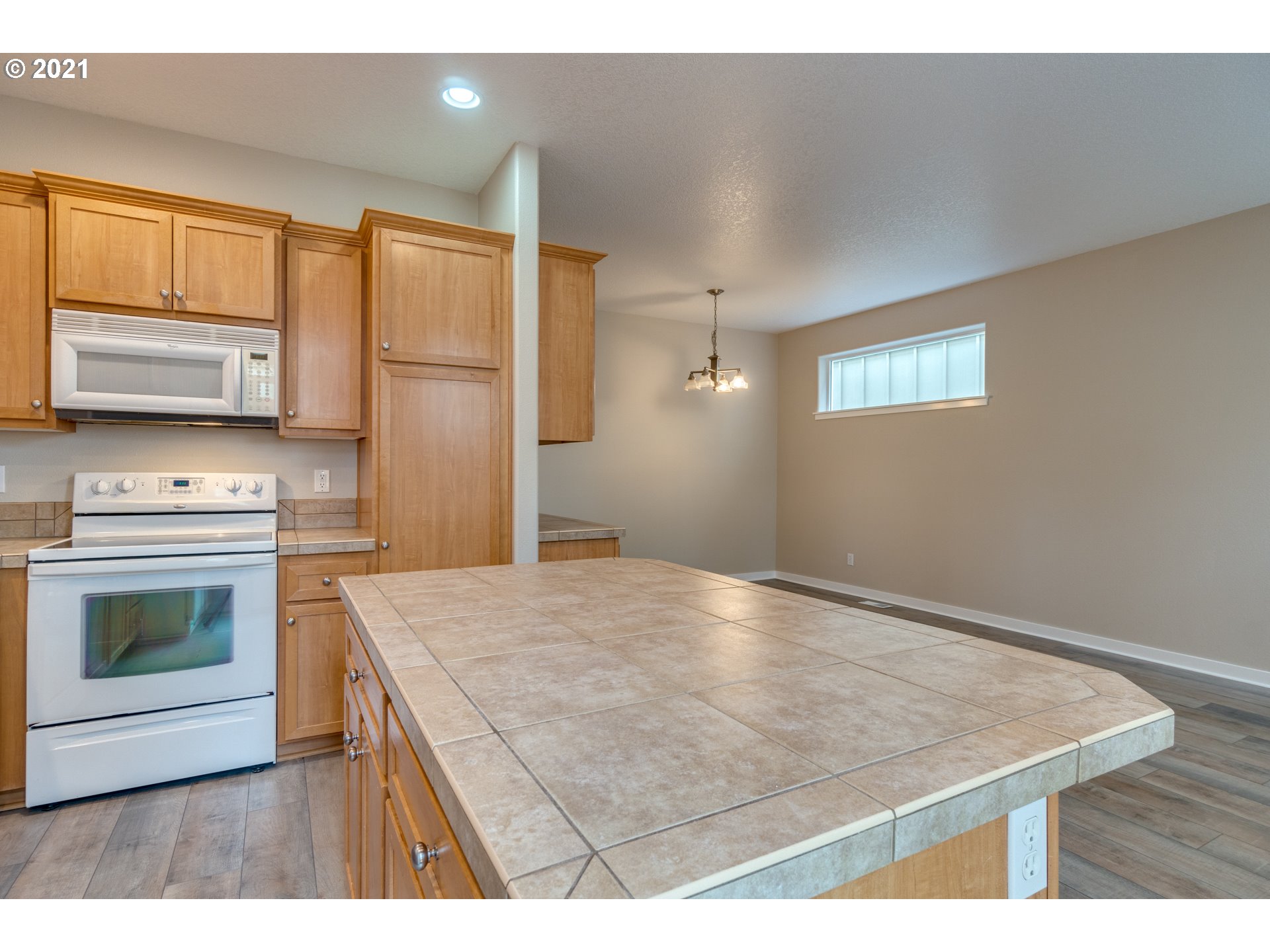 Photo #5: 21671810 Listing 