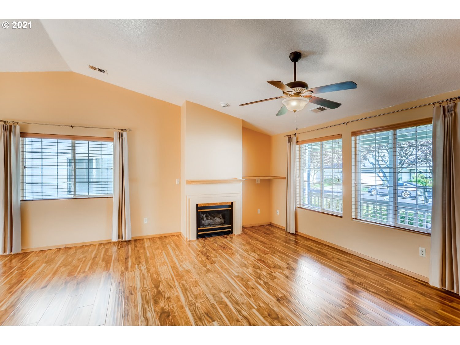 Photo #6: 21673061 Listing 