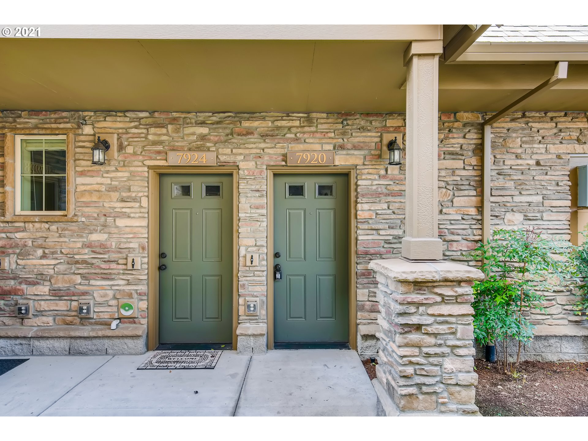 Photo #2: 21676057 Listing 