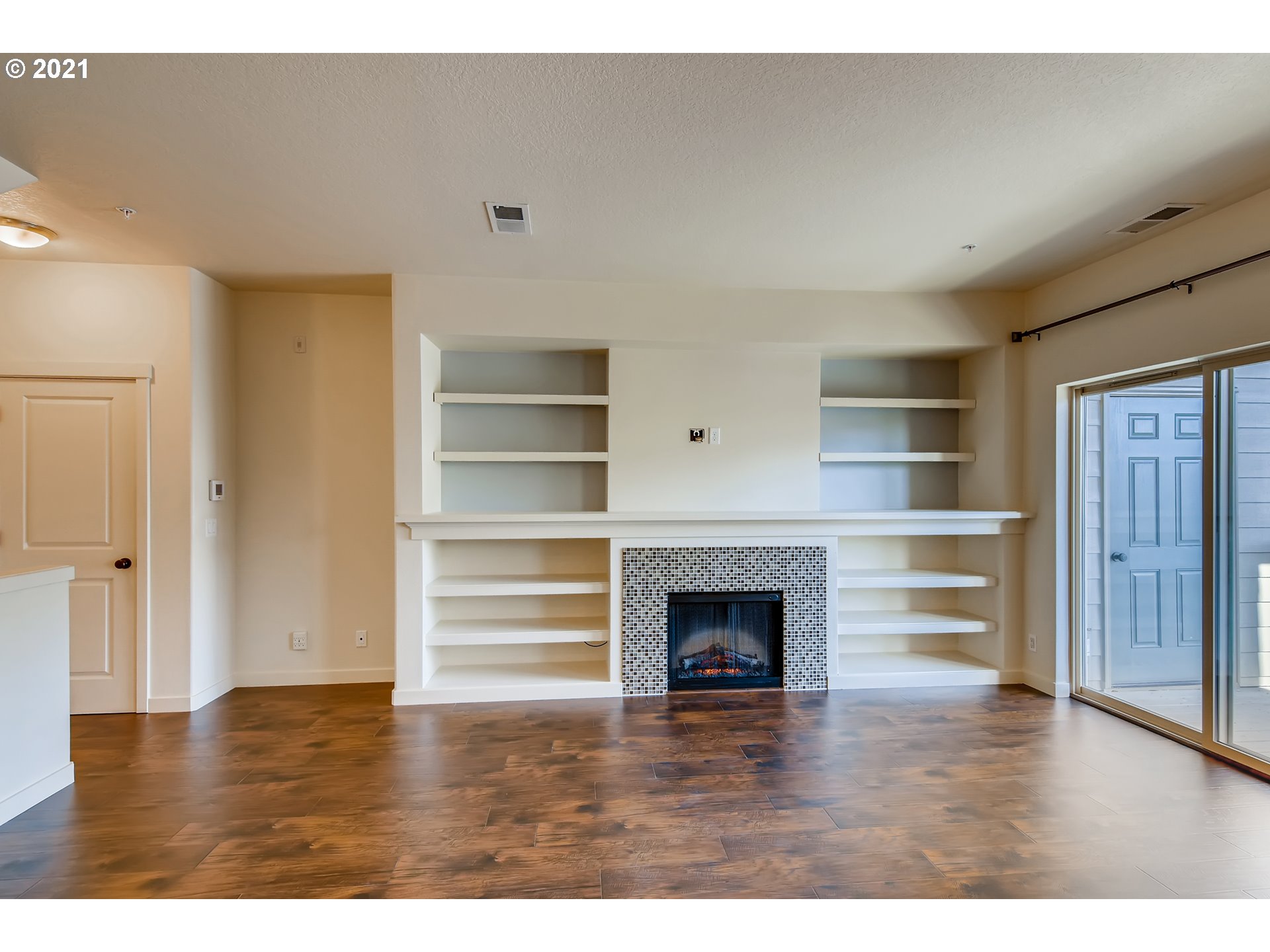 Photo #4: 21676057 Listing 