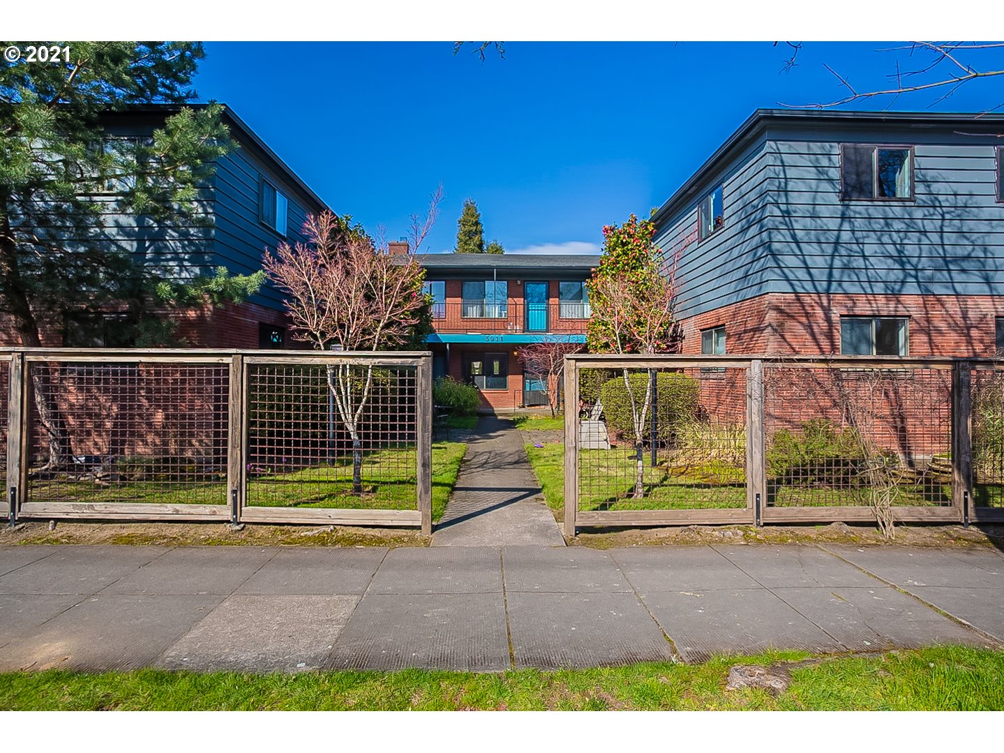 3911 NE KILLINGSWORTH ST (1 of 16)