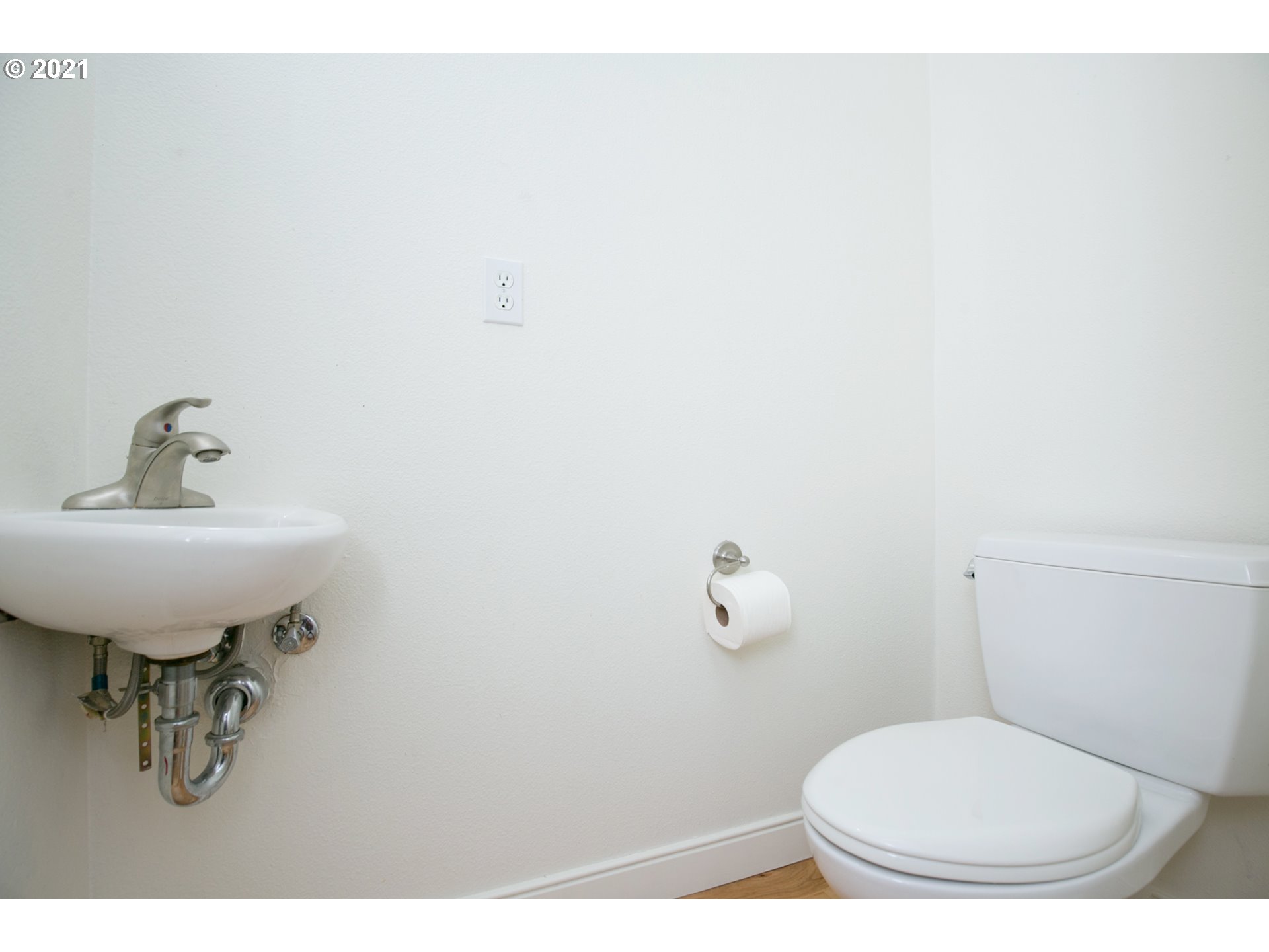 Photo #5: 21681945 Listing 