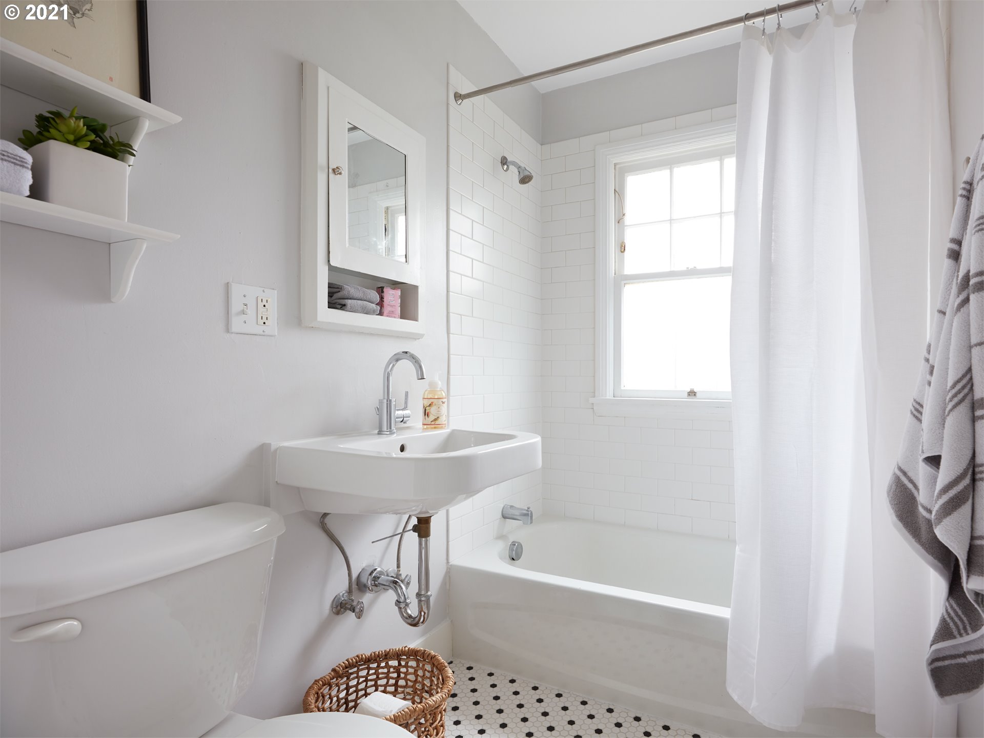 More Details about MLS # 21682712 : 4030 SE IVON ST 9
