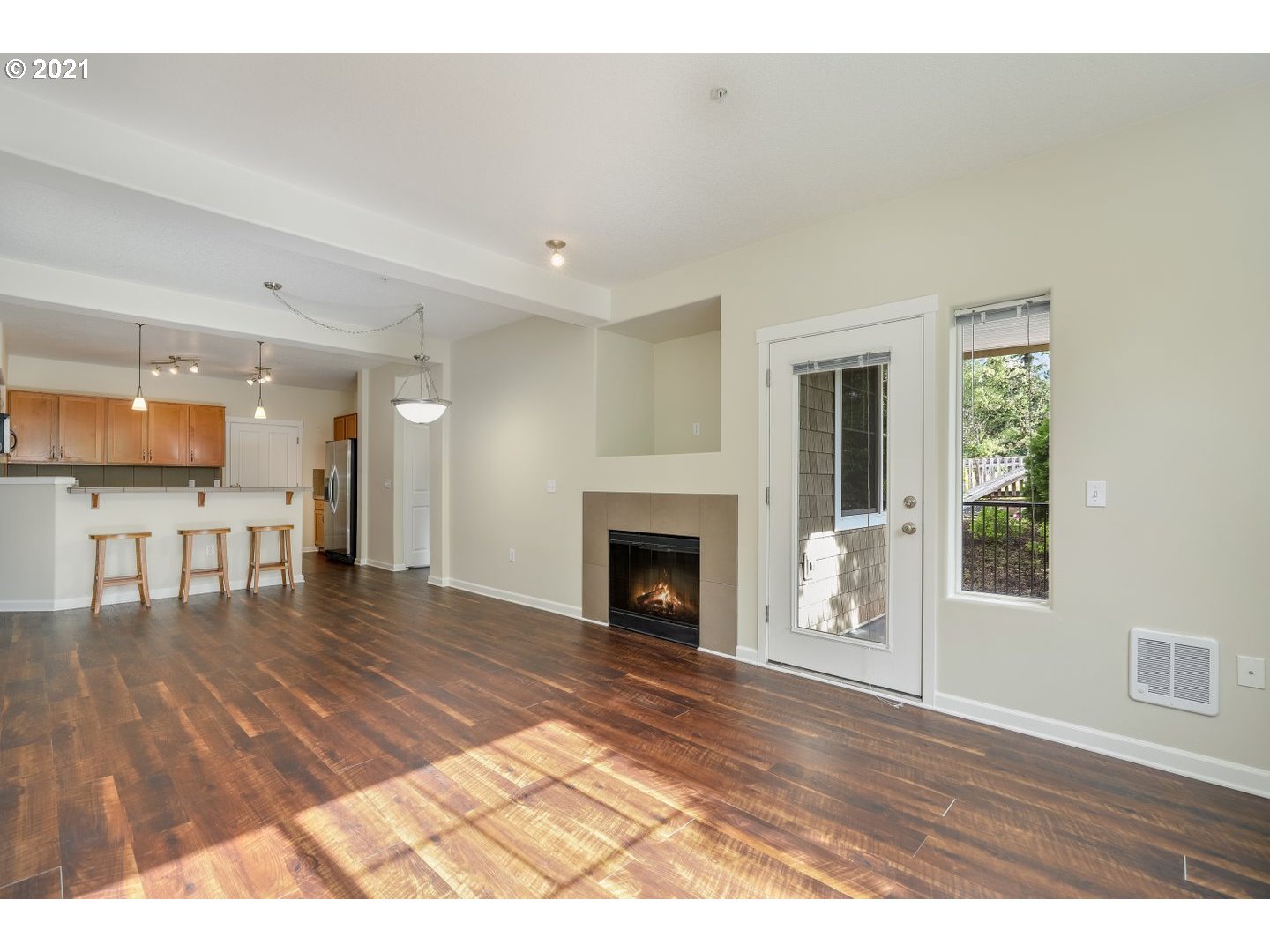 Photo #3: 21683946 Listing 