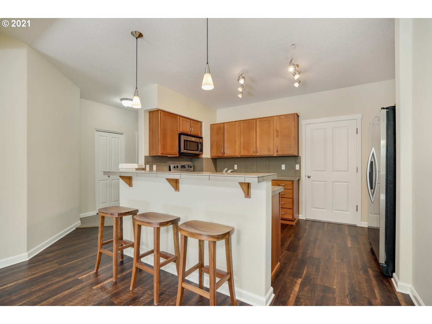 Photo #5: 21683946 Listing 