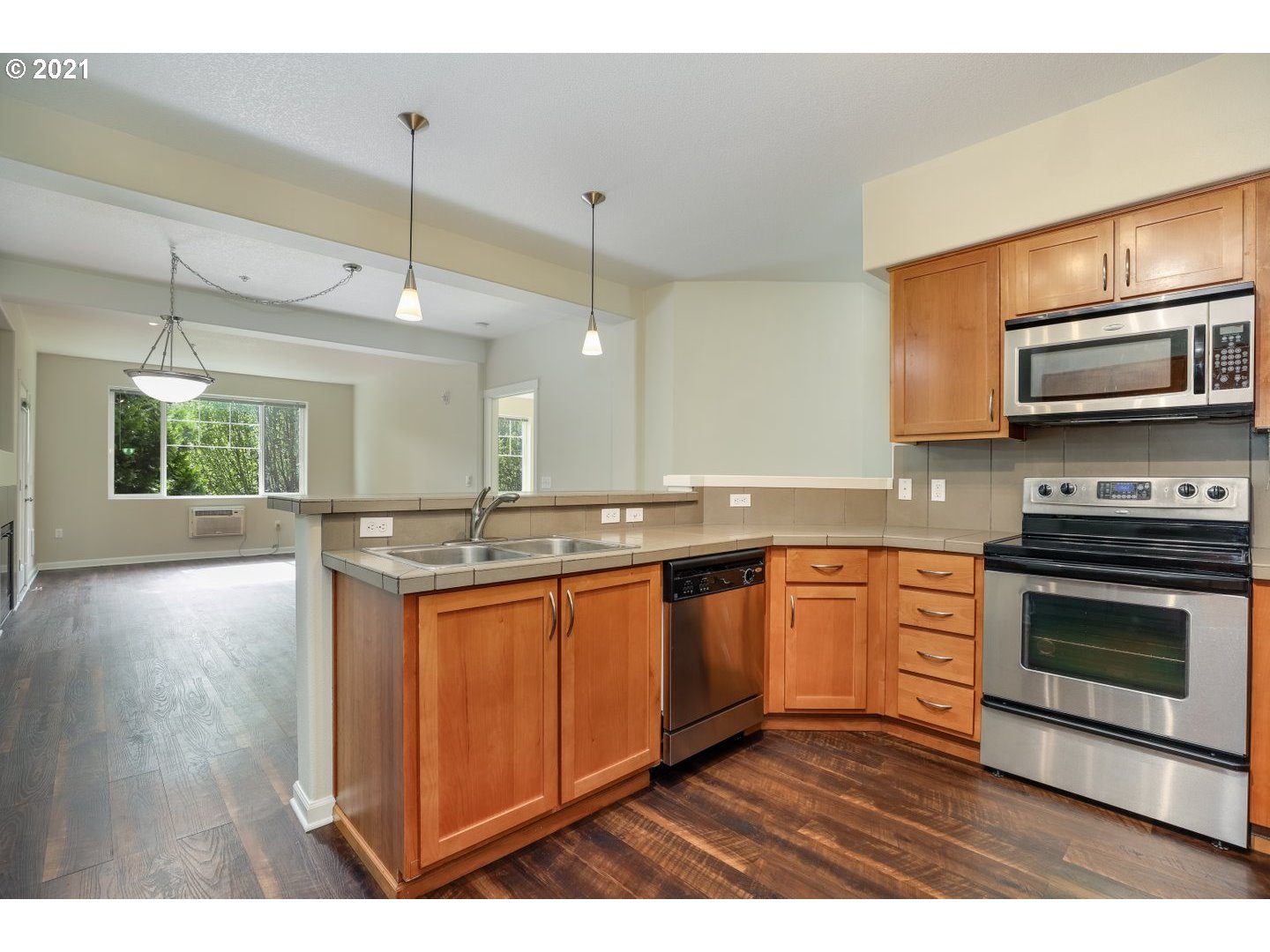 Photo #6: 21683946 Listing 