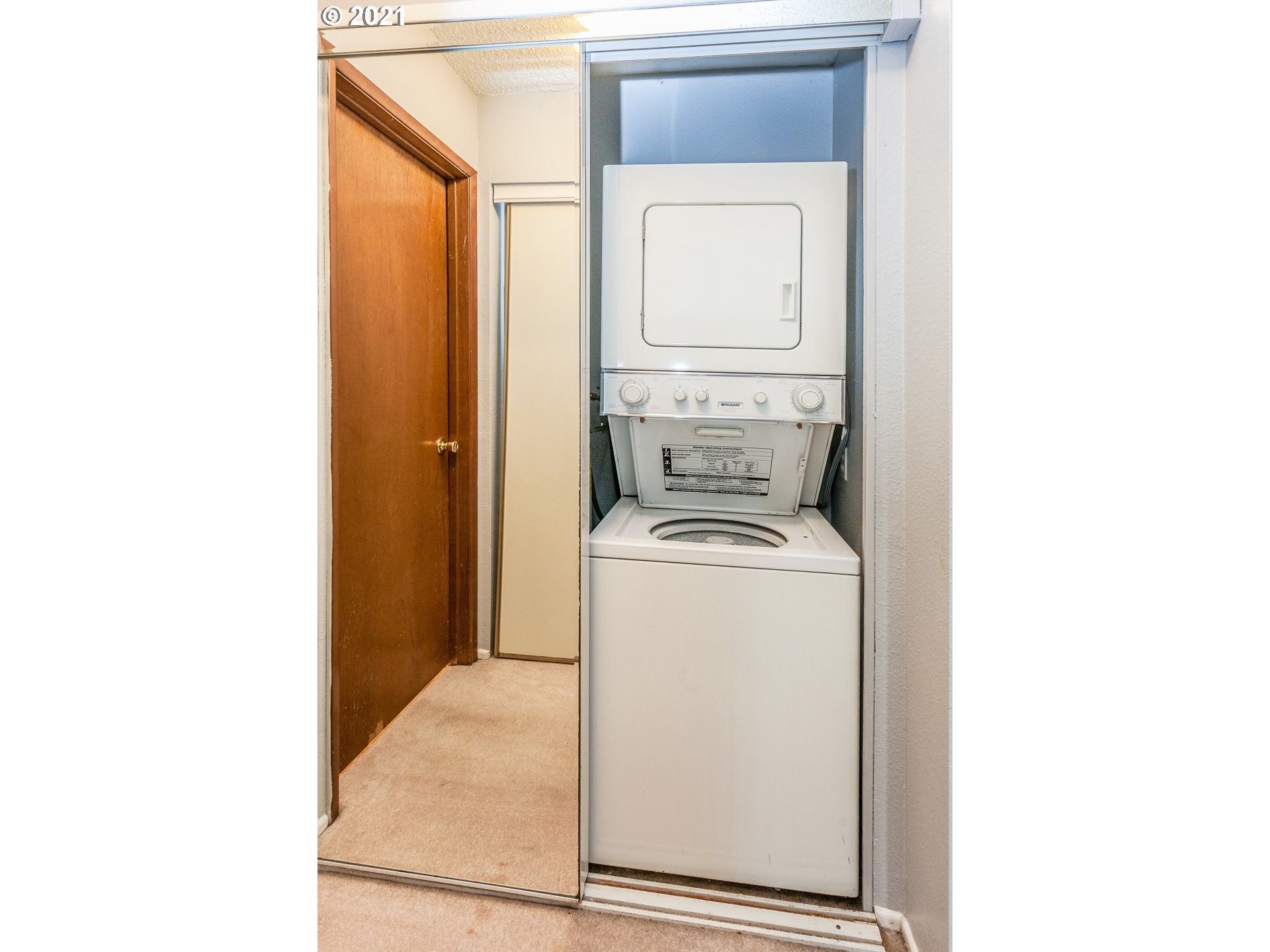 Photo #5: 21684327 Listing 