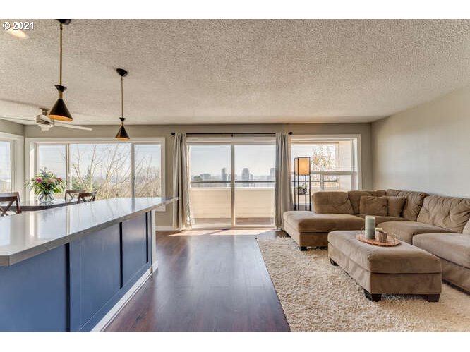Photo #4: 21684541 Listing 