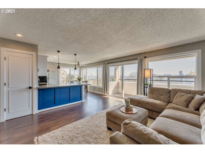 Photo #5: 21684541 Listing 