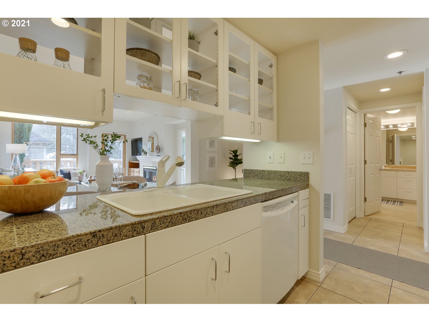 Photo #3: 21685785 Listing 