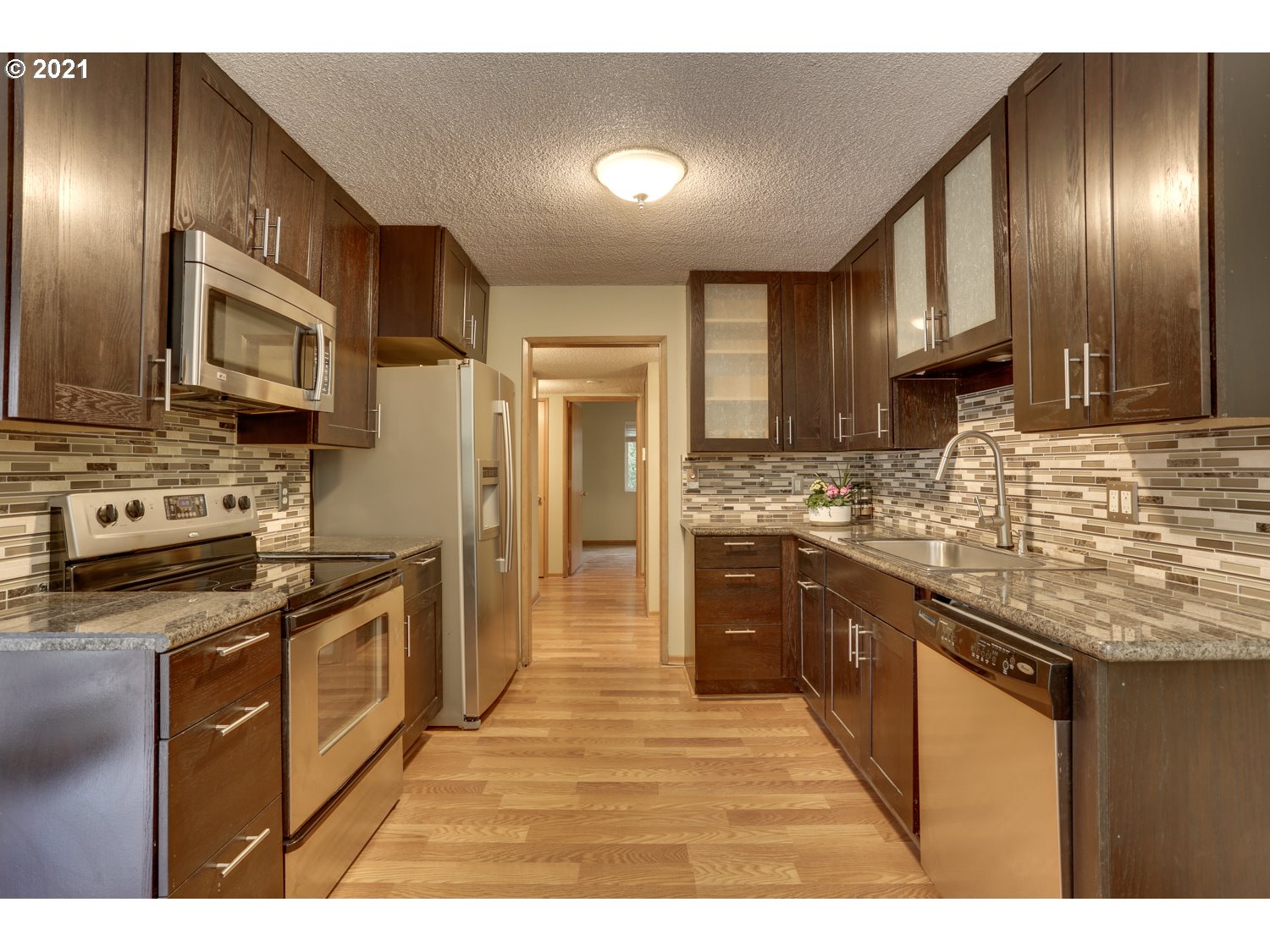 Photo #5: 21686595 Listing 