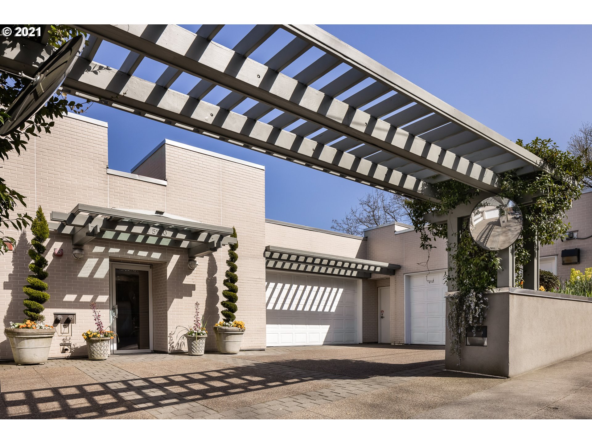 Photo #2: 21693764 Listing 
