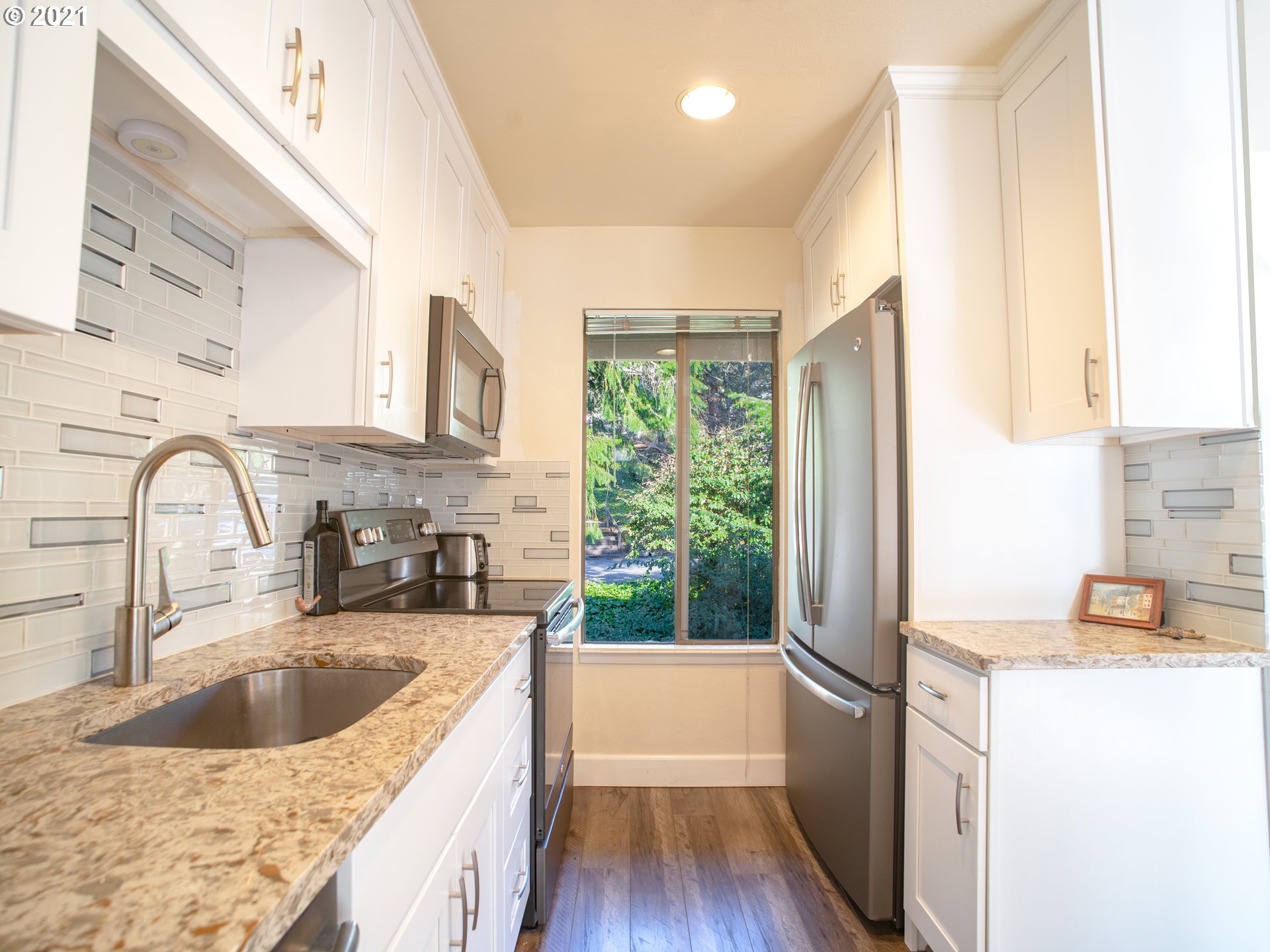 Photo #6: 21695759 Listing 