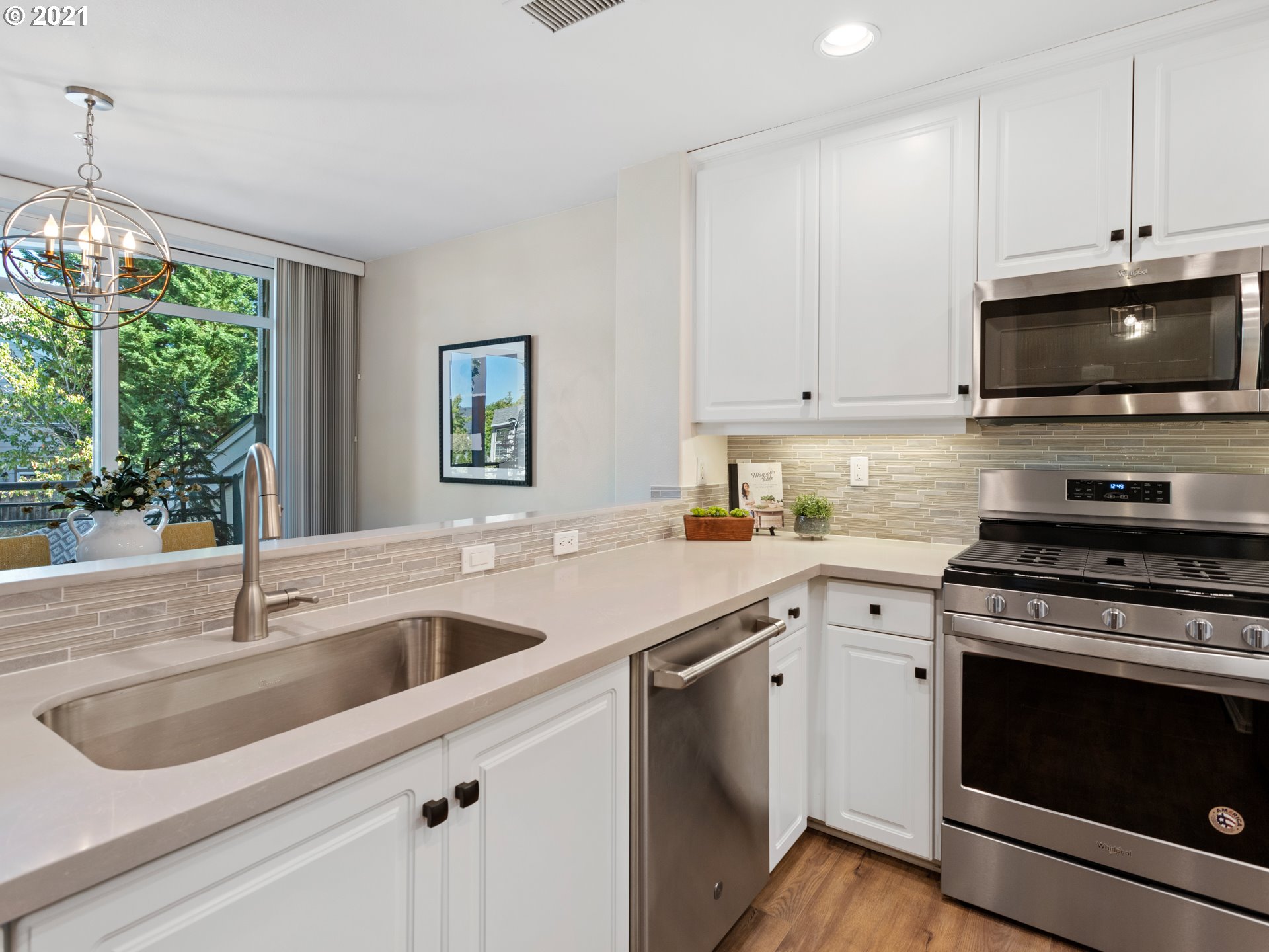Photo #2: 21695771 Listing 
