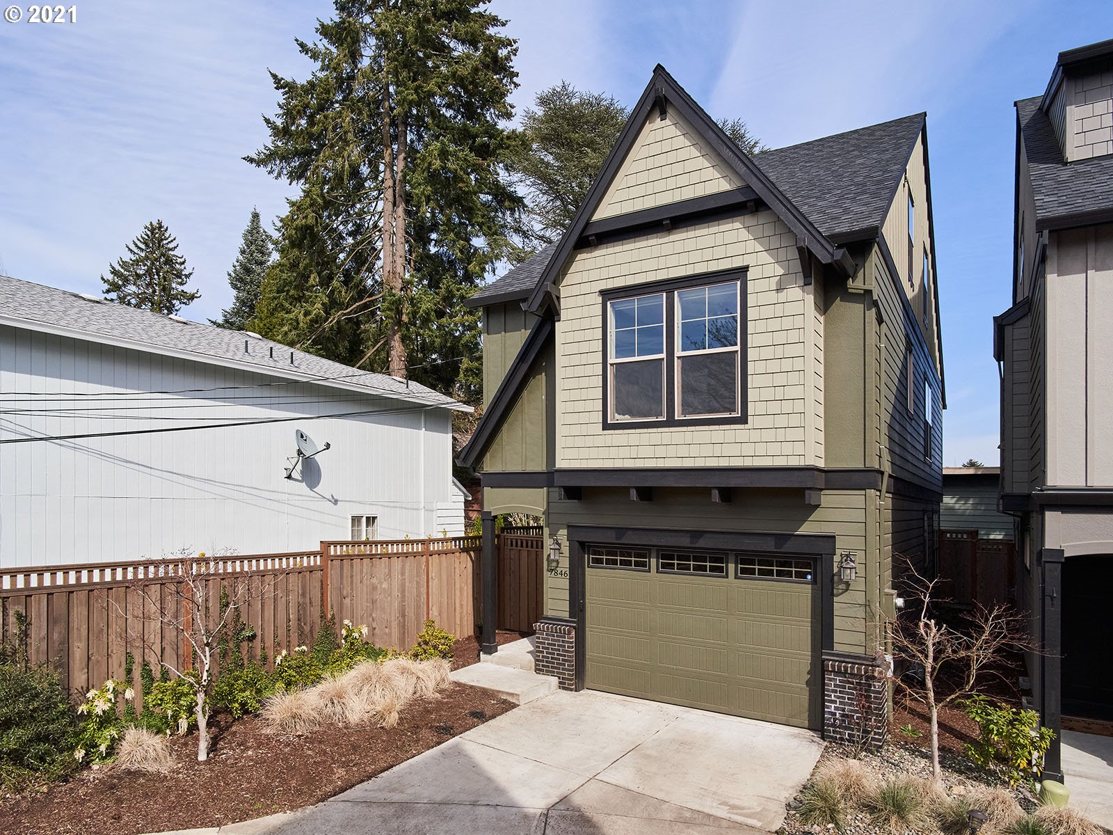 Photo #2: 21696764 Listing 