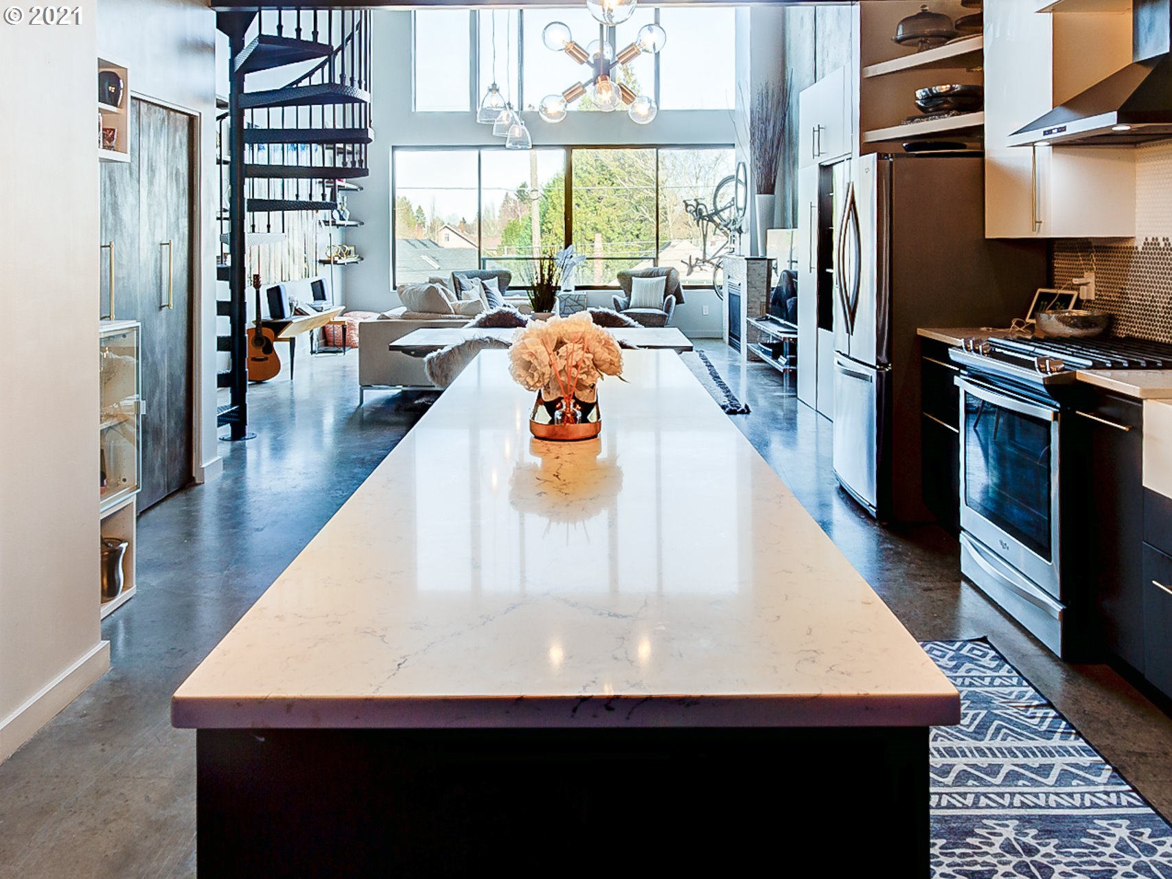 Photo #2: 21696908 Listing 
