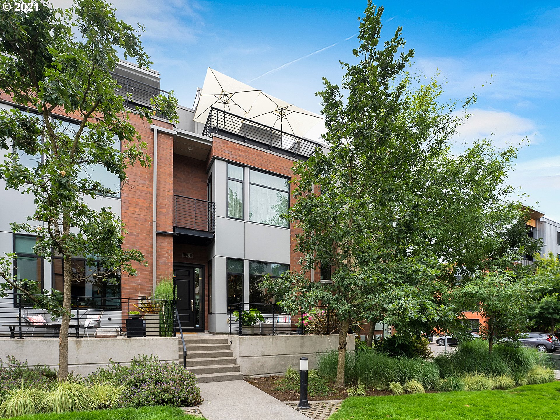 Photo #2: 21697909 Listing 