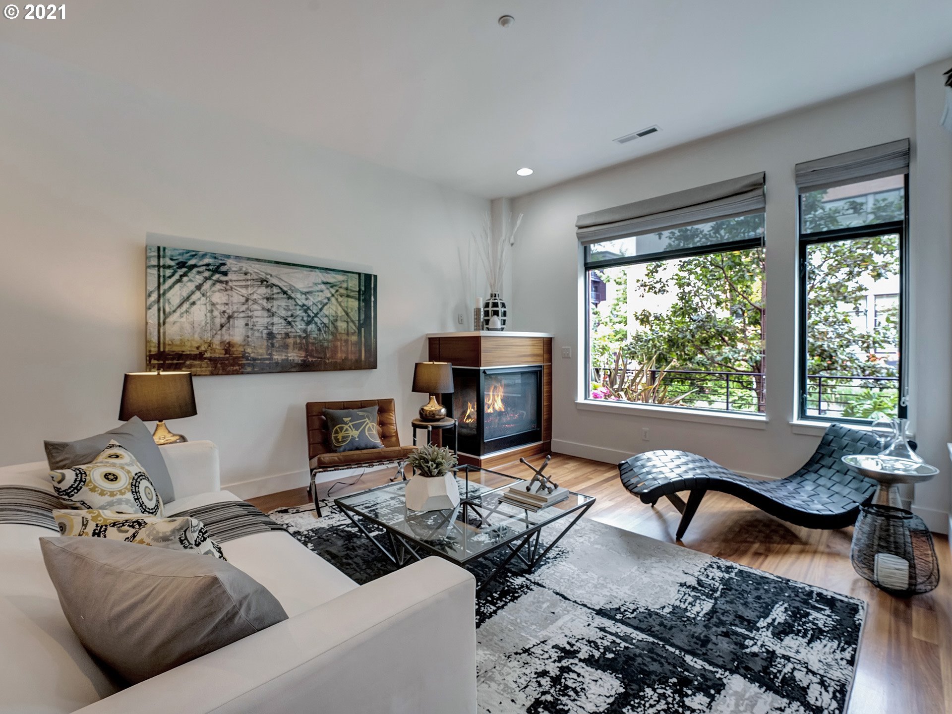 Photo #5: 21697909 Listing 