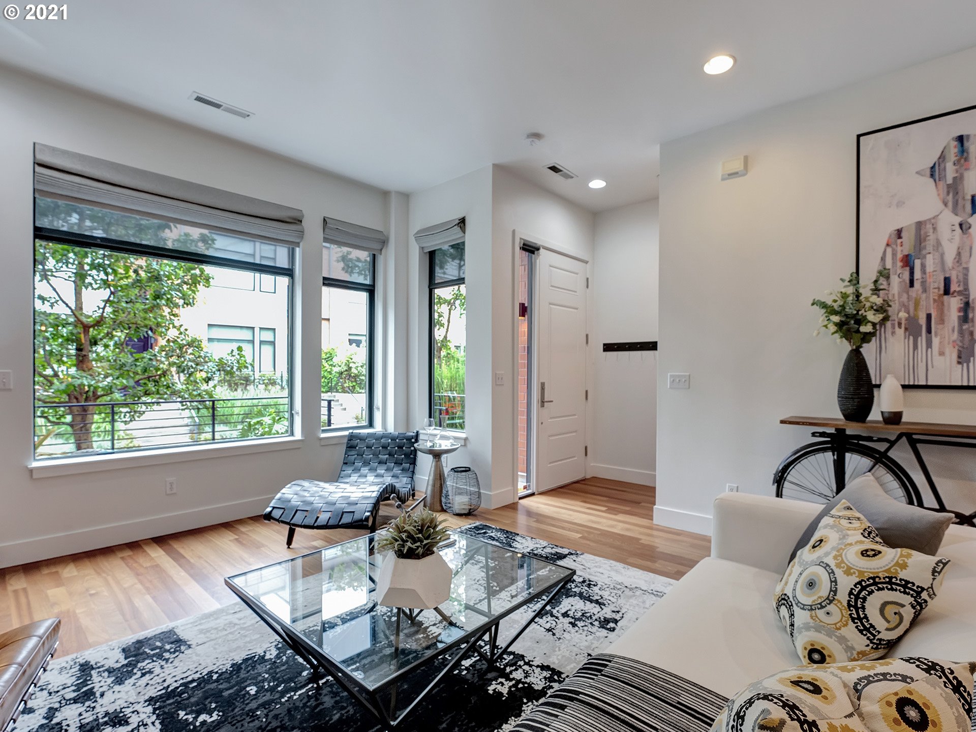 Photo #6: 21697909 Listing 