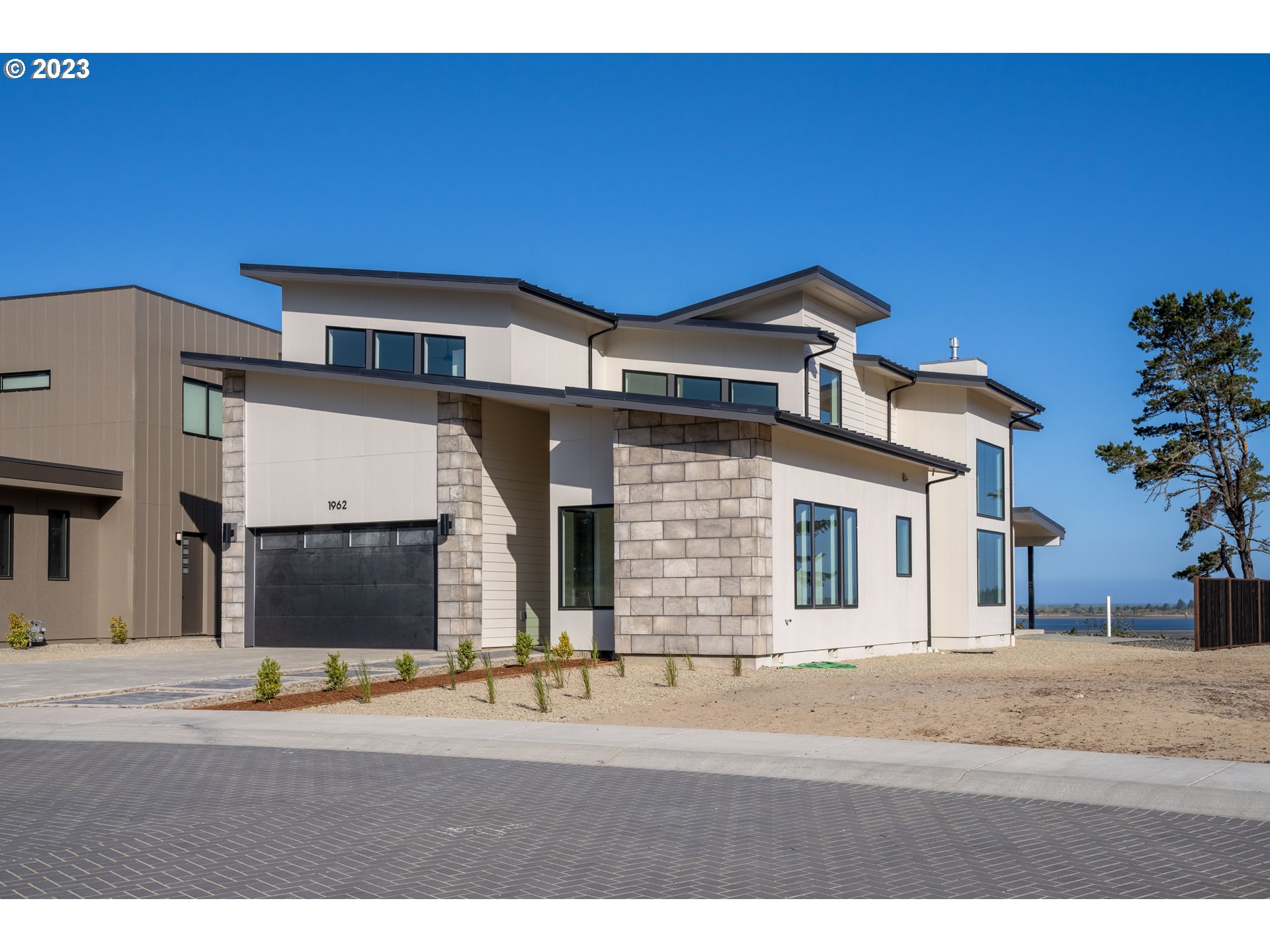 Coos Bay Real Estate for Sale over 800,000